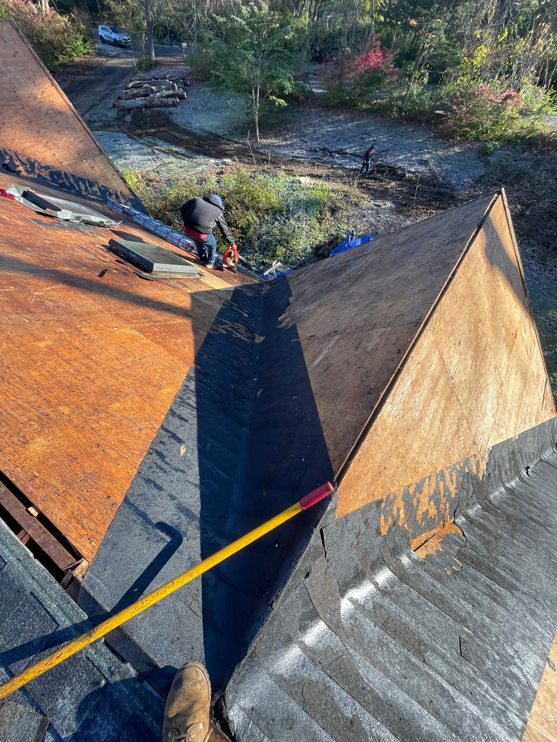 Residential Roofing Installation using Owens Corning TruDefinition Duration AR - Estate Gray & White Double 4 Siding by A Plus Exterior