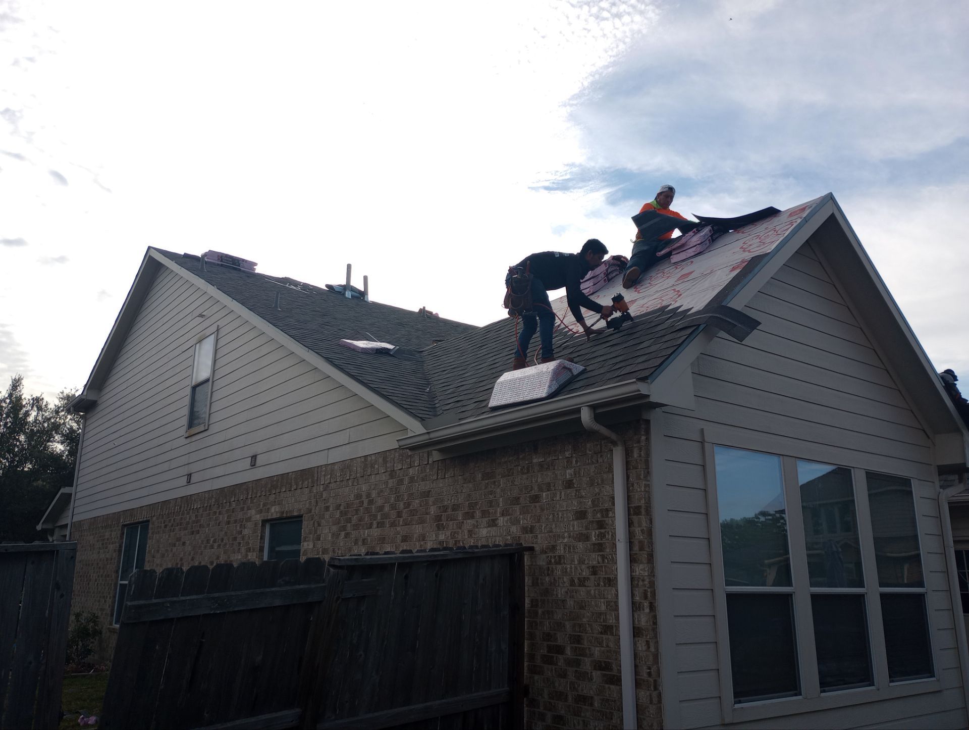 Residential Roofing Installation using Owen's Corning Duration (Lifetime) Shingles by Roof Repair Company