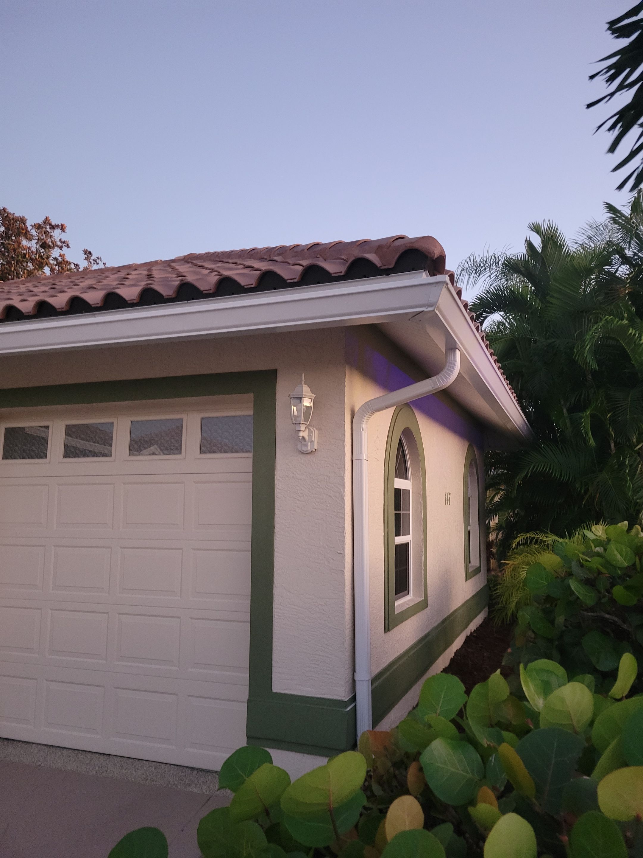Modern 7 inch K-Style Gutters in Fort Myers FL by Gutter Professors