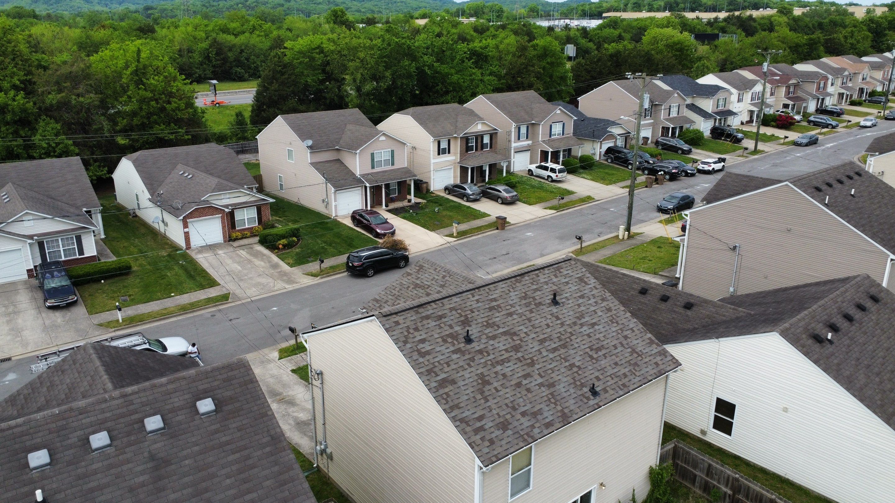 Residential Roofing Installation using Owens Corning TruDef Oakridge Roofing System by Undersun Roofing 