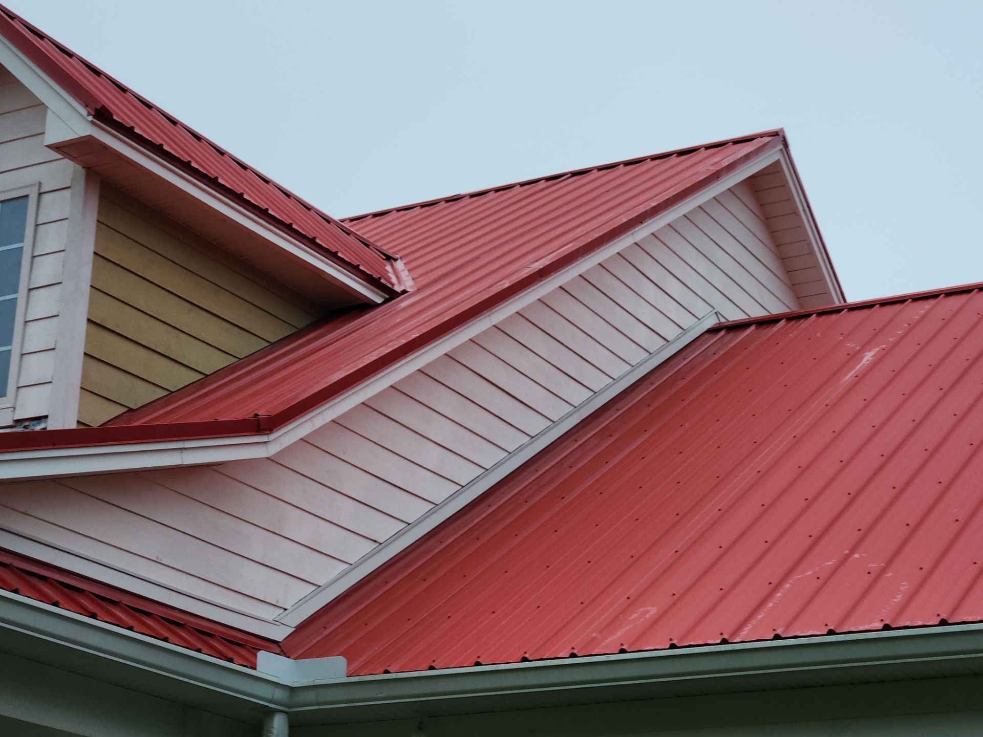 Standing Seam Aluminum by Linta Roofing Inc