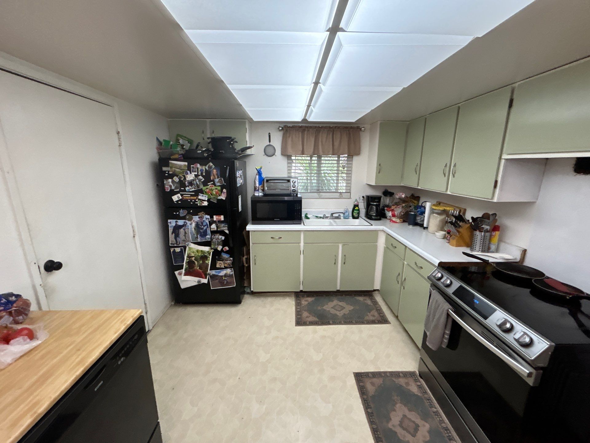 Modern Kitchen Remodel by H4H Remodeling and Repairs Inc.