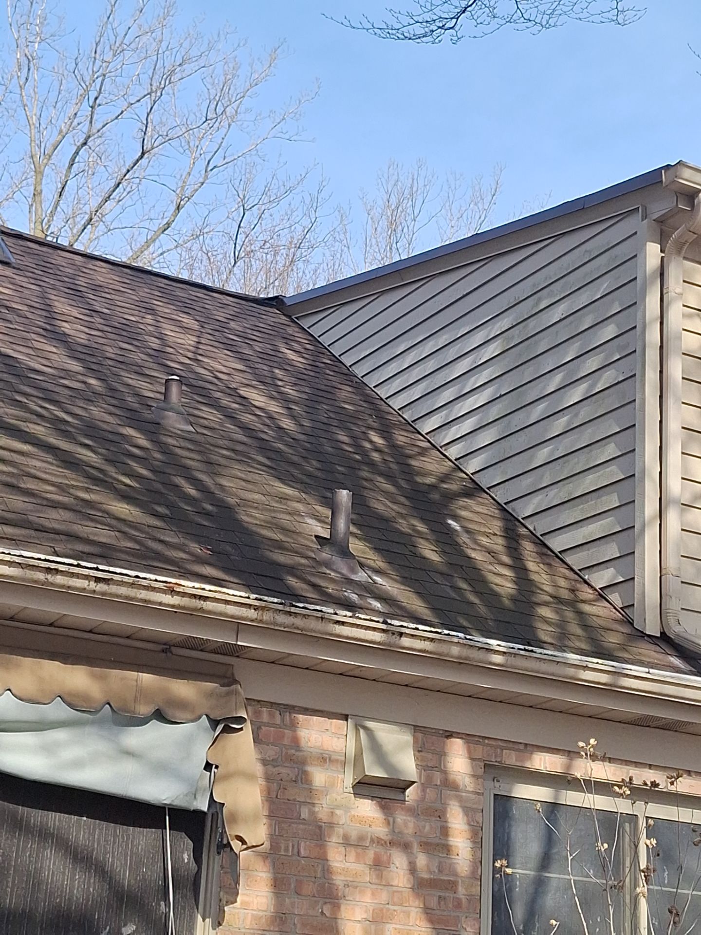 1524 32nd Street Southeast • Grand Rapids, MI 49508 by Veteran Roofing & Exteriors