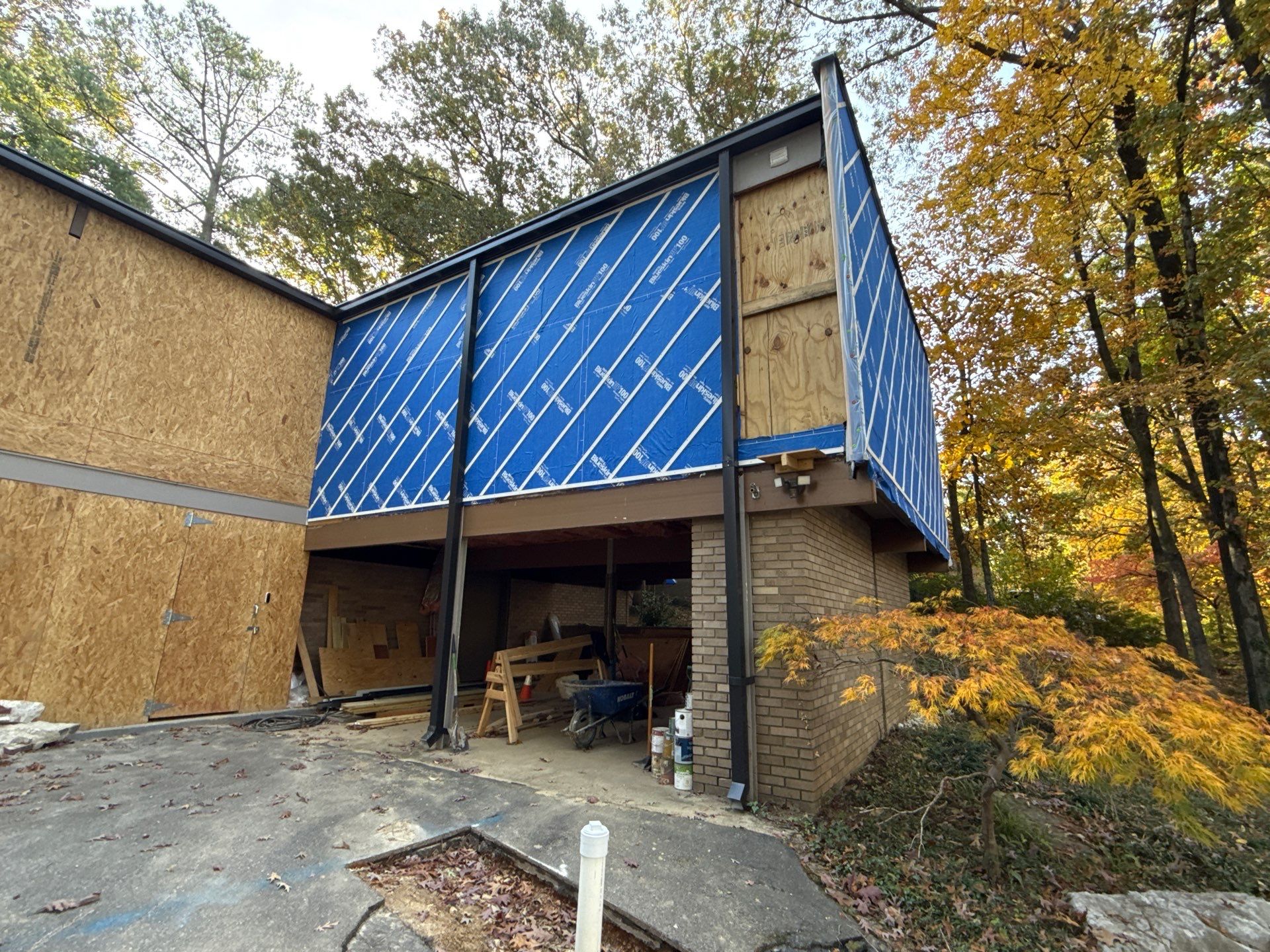Modern Metal Siding and Deck Railing Renovation in Memphis by Revival Roofing Services