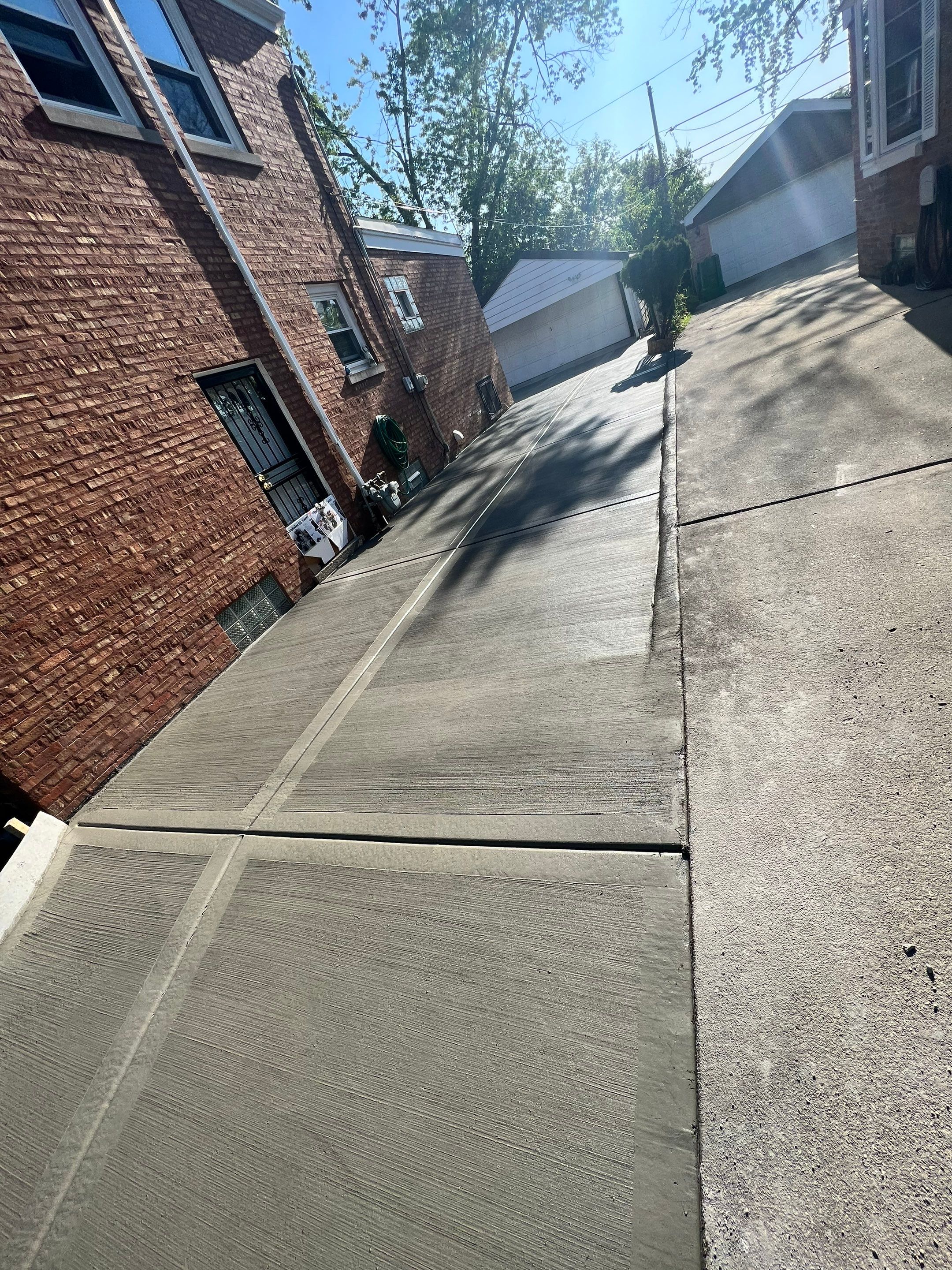 Concreto (Driveway Installation using concrete 4000 psi) by INQUSE GENERAL CONTRACTOR
