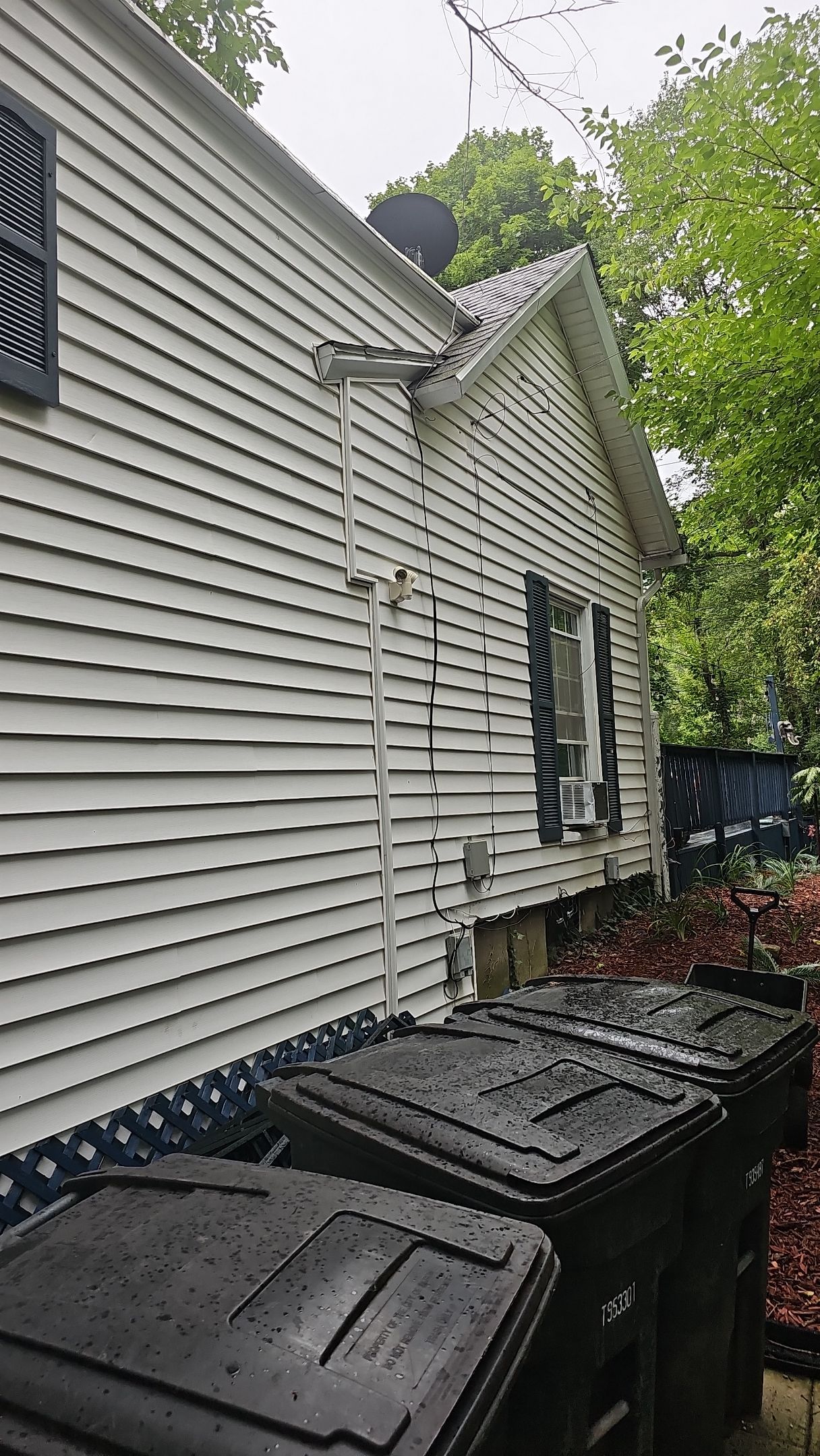 Norandex Cedar Knolls, Color: Jamestown Blue by Eagle Eye Roofing