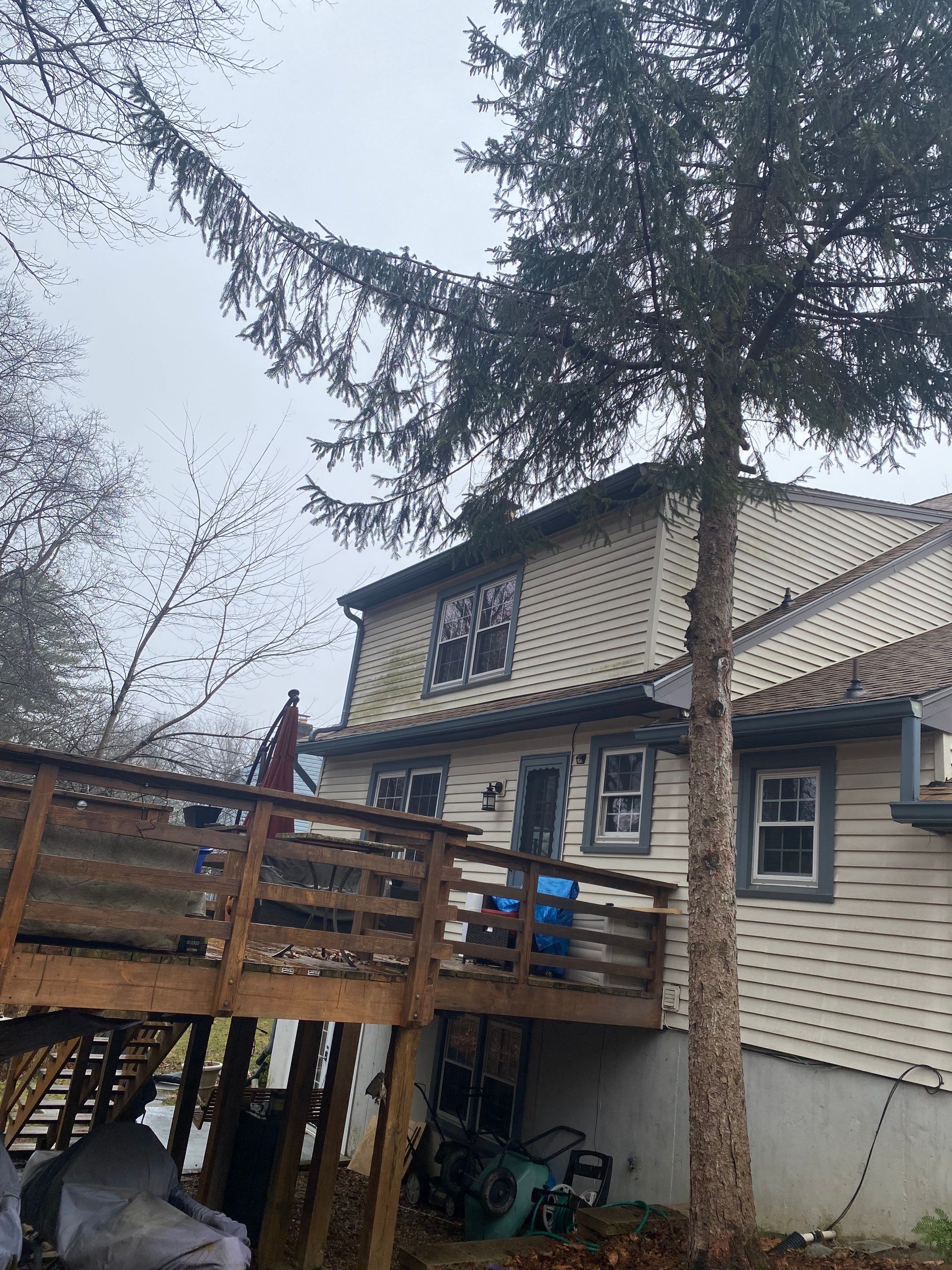 Springfield CertainTeed Landmark in Resawn Shake by RM Banning, Inc.