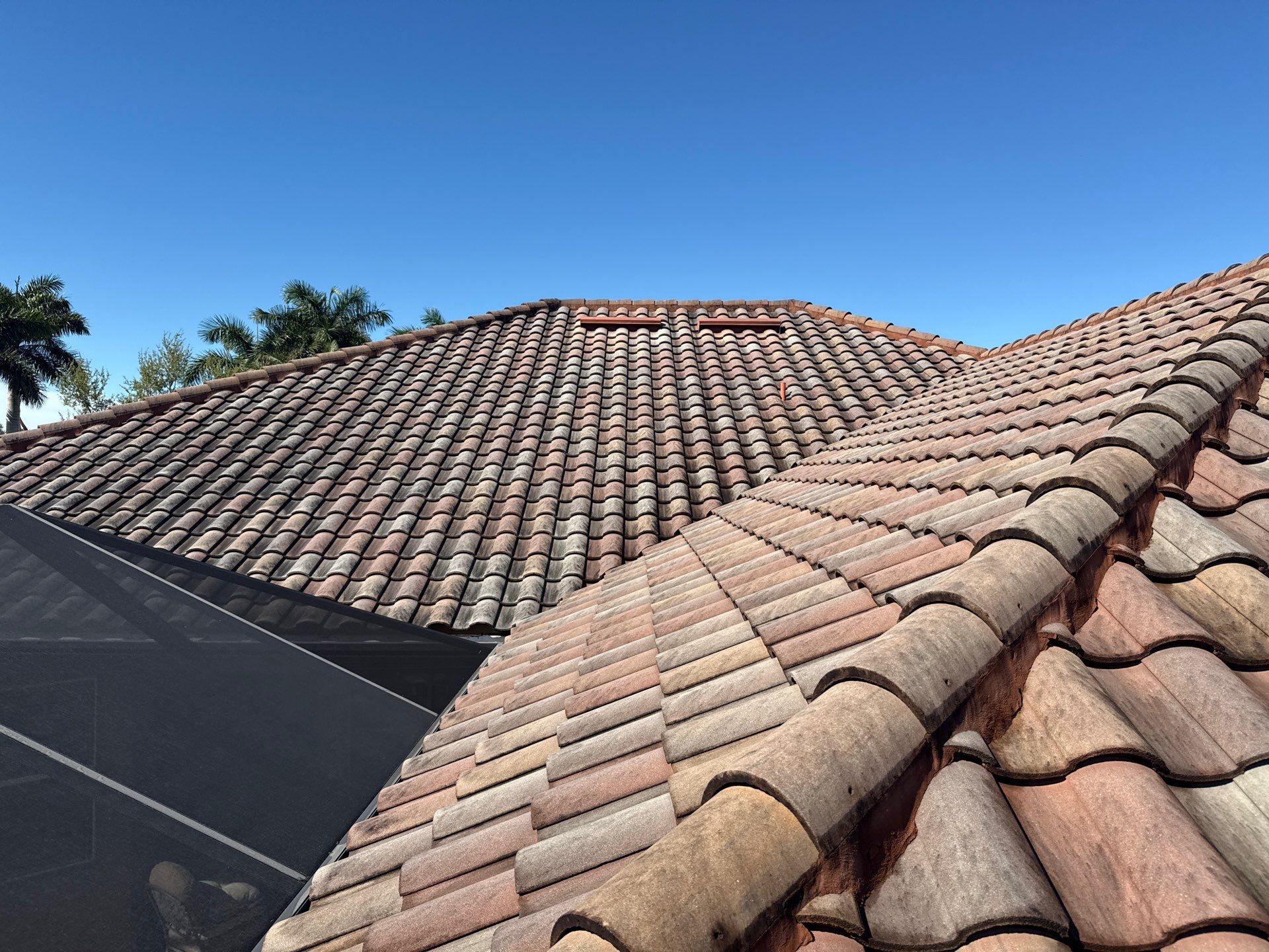 This project focused on a full gutter clean-out to restore proper water flow and prevent overflow issues. Our scope of work included: • Removing heavy leaf and pollen buildup from the gutter system • Clearing out clogged sections along the rear gutters near the pool cage, where debris tends to accumulate more heavily • Inspecting and cleaning the front gutter guards, which had several blocked areas restricting water flow • Ensuring all downspouts and channels were flowing properly after service Even with gutter guards installed, debris like pollen, shingle grit, and fine organic matter can still build up over time—especially in Florida’s environment. Regular maintenance helps prevent water damage, overflow, and staining on exterior surfaces. Another thorough job completed by Sunshine AquaWash® – keeping homes protected from top to bottom. by Sunshine AquaWash