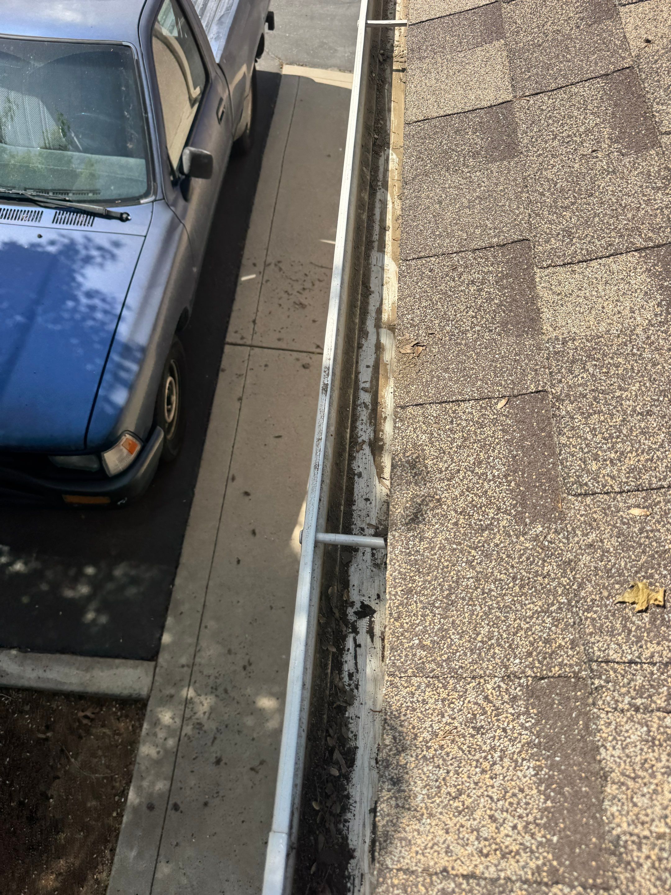 Commercial gutter cleaning Fresno, CA after photo with clean gutters