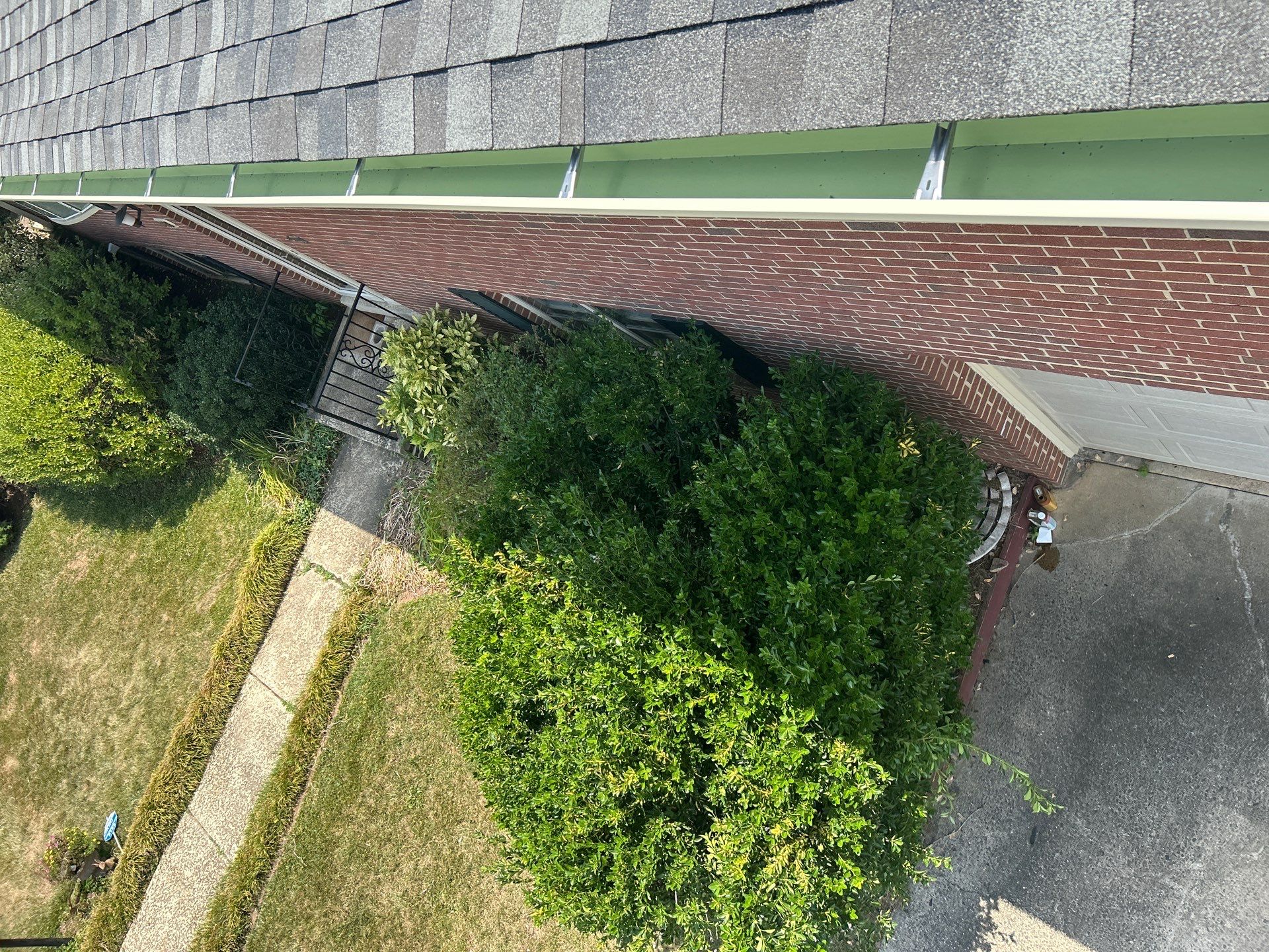 Arlington: Roof Replacement with CertainTeed Landmark Pro in Max Def Georgetown Gray by RM Banning, Inc.