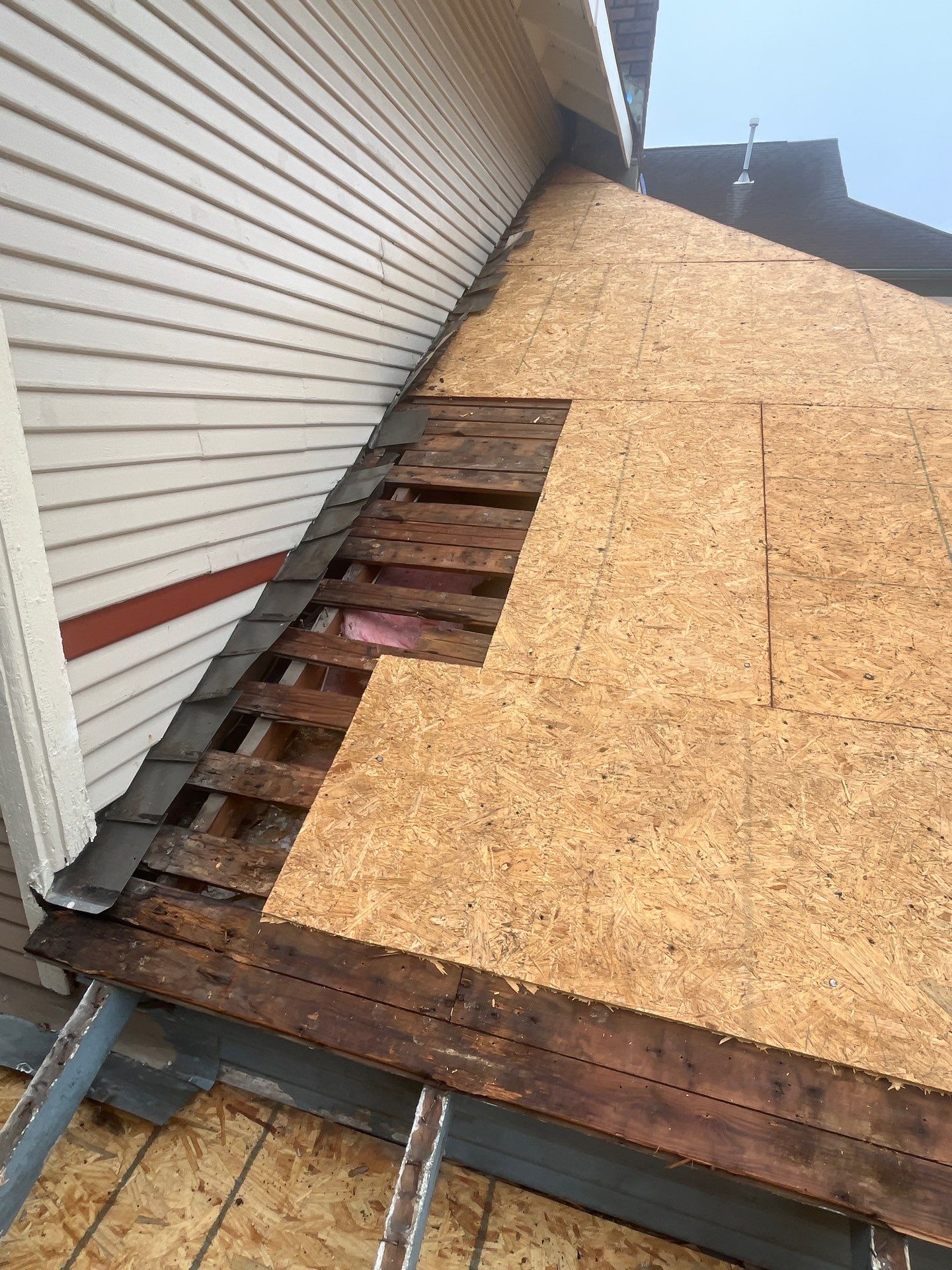 Residential Roofing Installation using GAF Timberline HDZ (Shakewood) by WABO Roofing Systems 