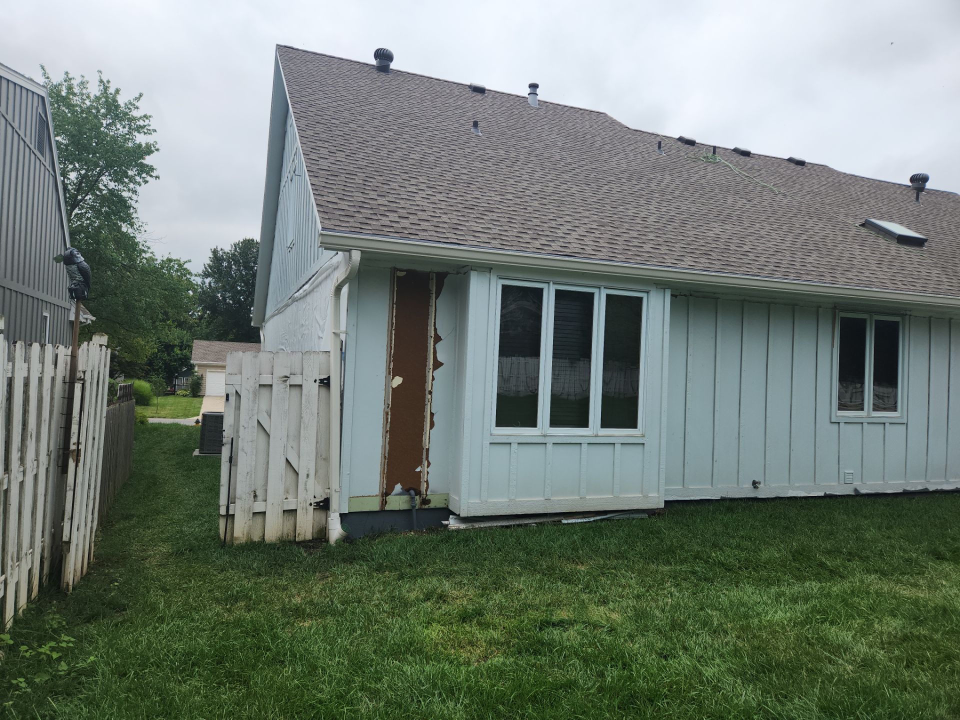 James Hardie siding in Overland park  by EEC  Windows, Siding & Roofing 