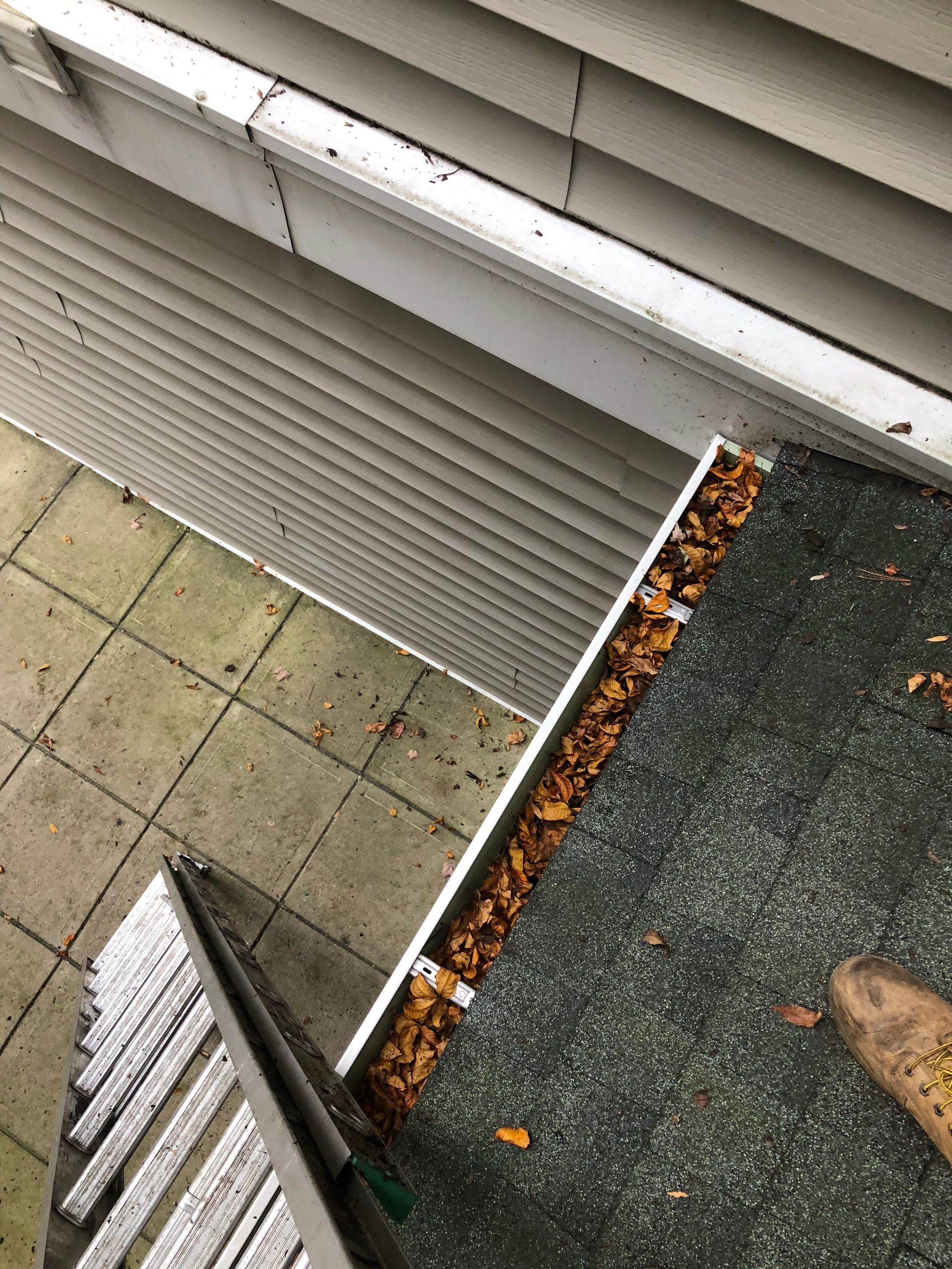 Commercial gutter cleaning Connecticut before photo with filled gutters