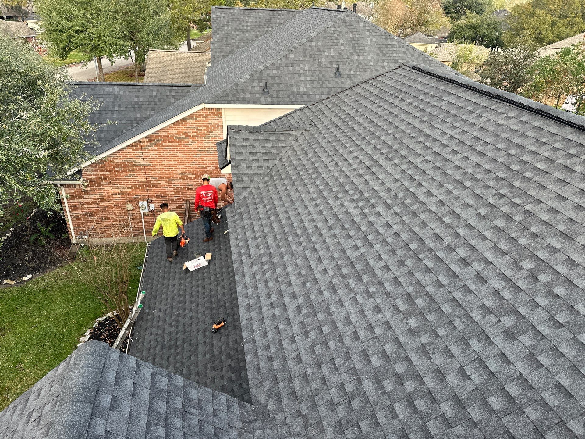 GAF HDZ CHARCOAL W/ PREMIUM RIDGE Z by Motion Roofing