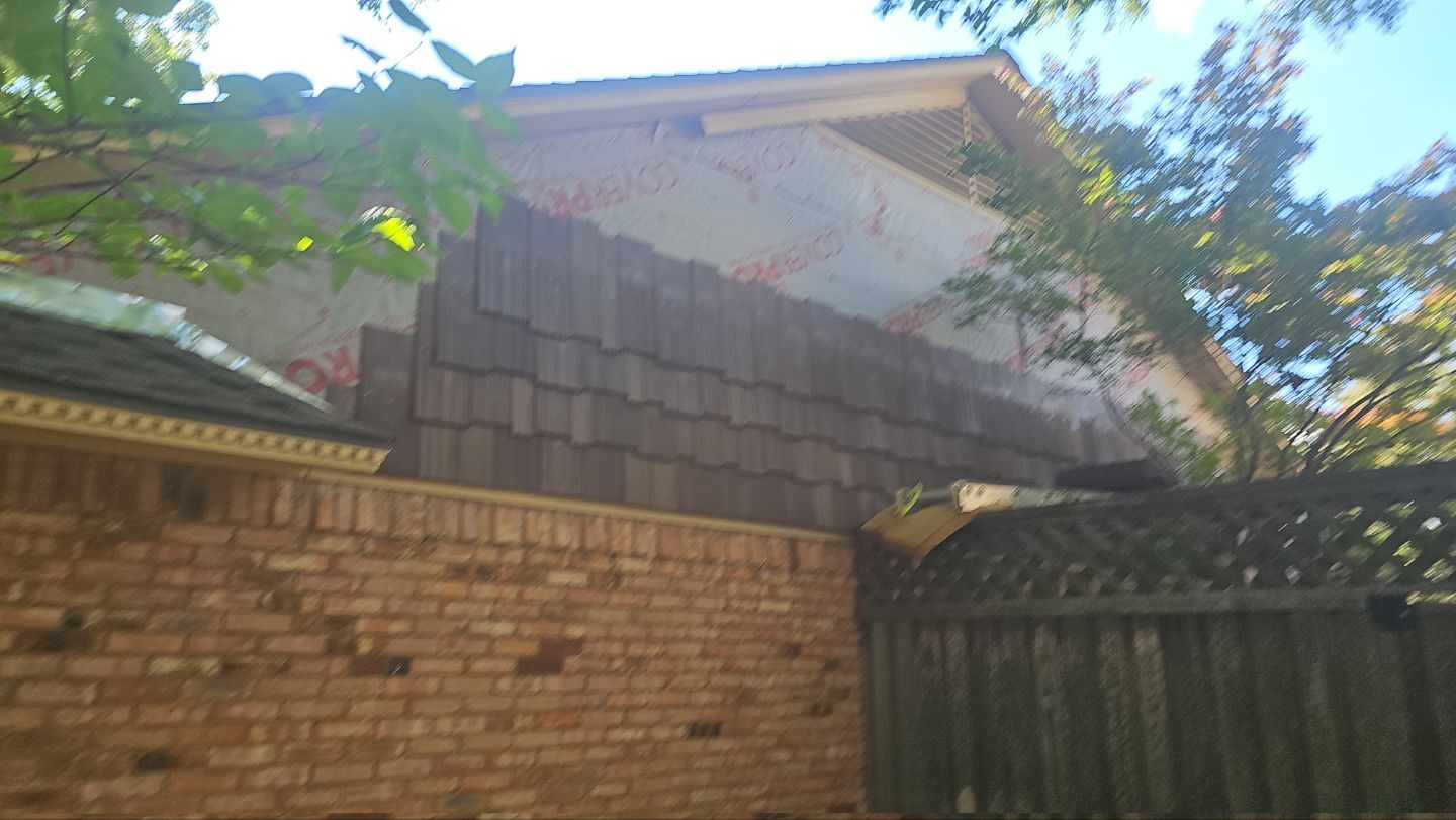 Gable Ends in Lake Highlands - DaVinci Shakes by Bert Roofing Inc