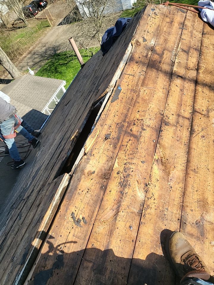 ATLAS PINNACLE COLOR: WEATHERED WOOD DRIP EDGE: MUSKET BROWN by Eagle Eye Roofing