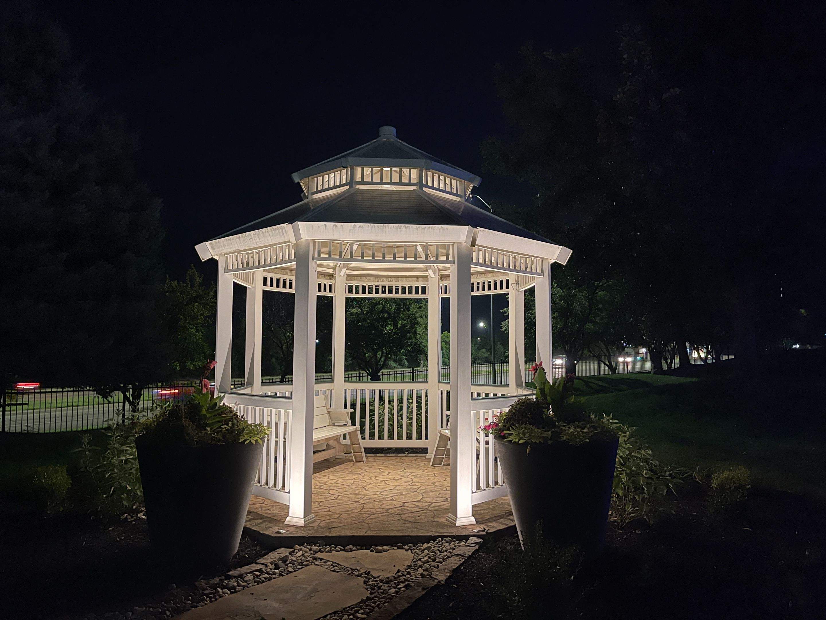 Somerset Apartments by Midwest Lightscaping