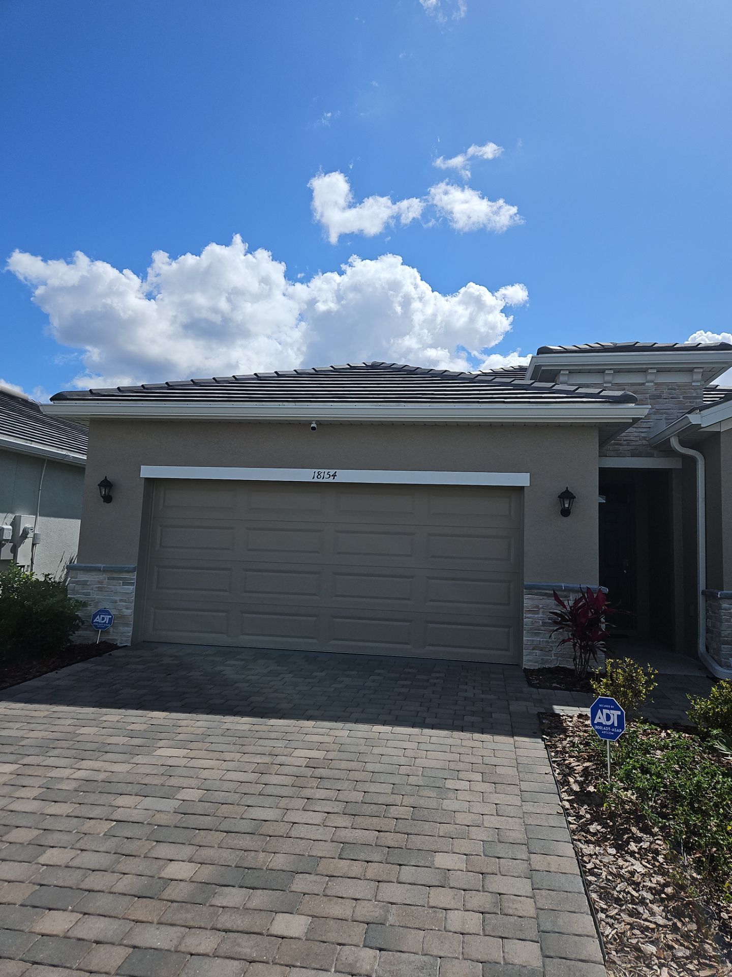 6 Inch Seamless Gutters using 6 Inch Seamless Gutters in Lakewood Ranch FL by Gutter Professors