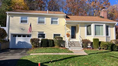 Refreshed Vinyl Siding with Cert Monogram D/4 x 12'6" clapboard, Heritage Cream