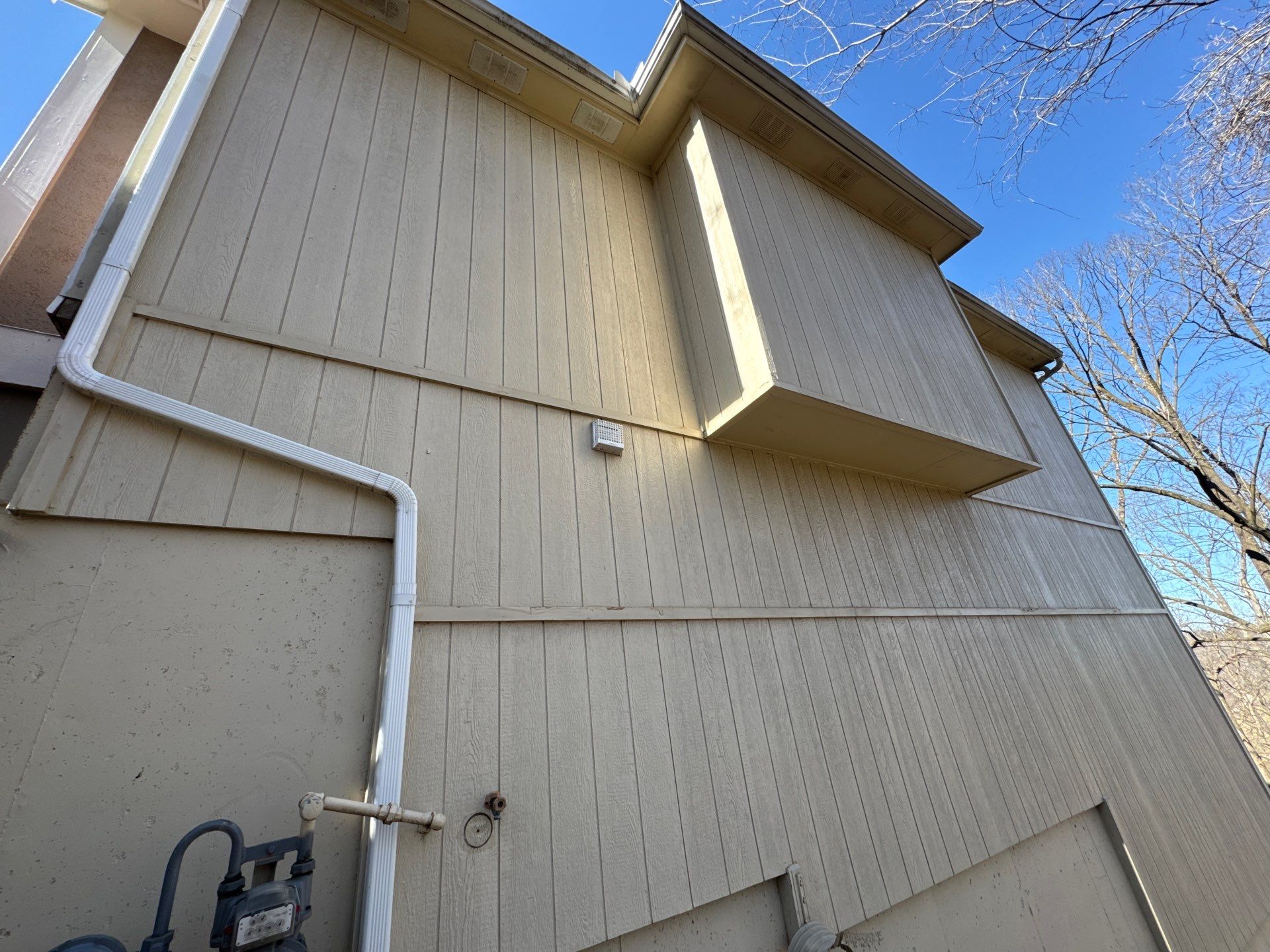 Siding Installation using Clay Market Square by EEC Windows, Siding & Roofing