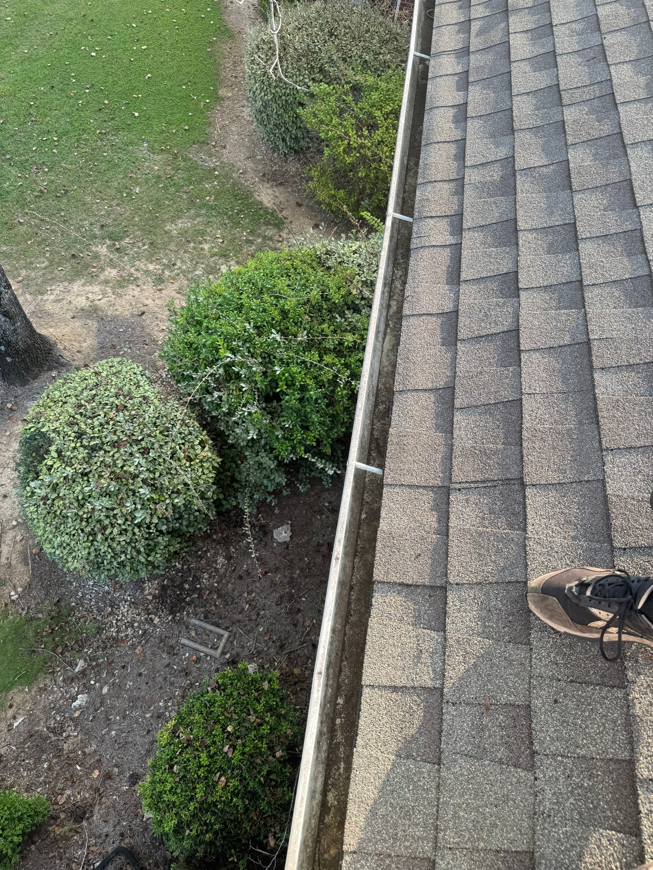Commercial gutter cleaning Montgomery after photo with clean gutters