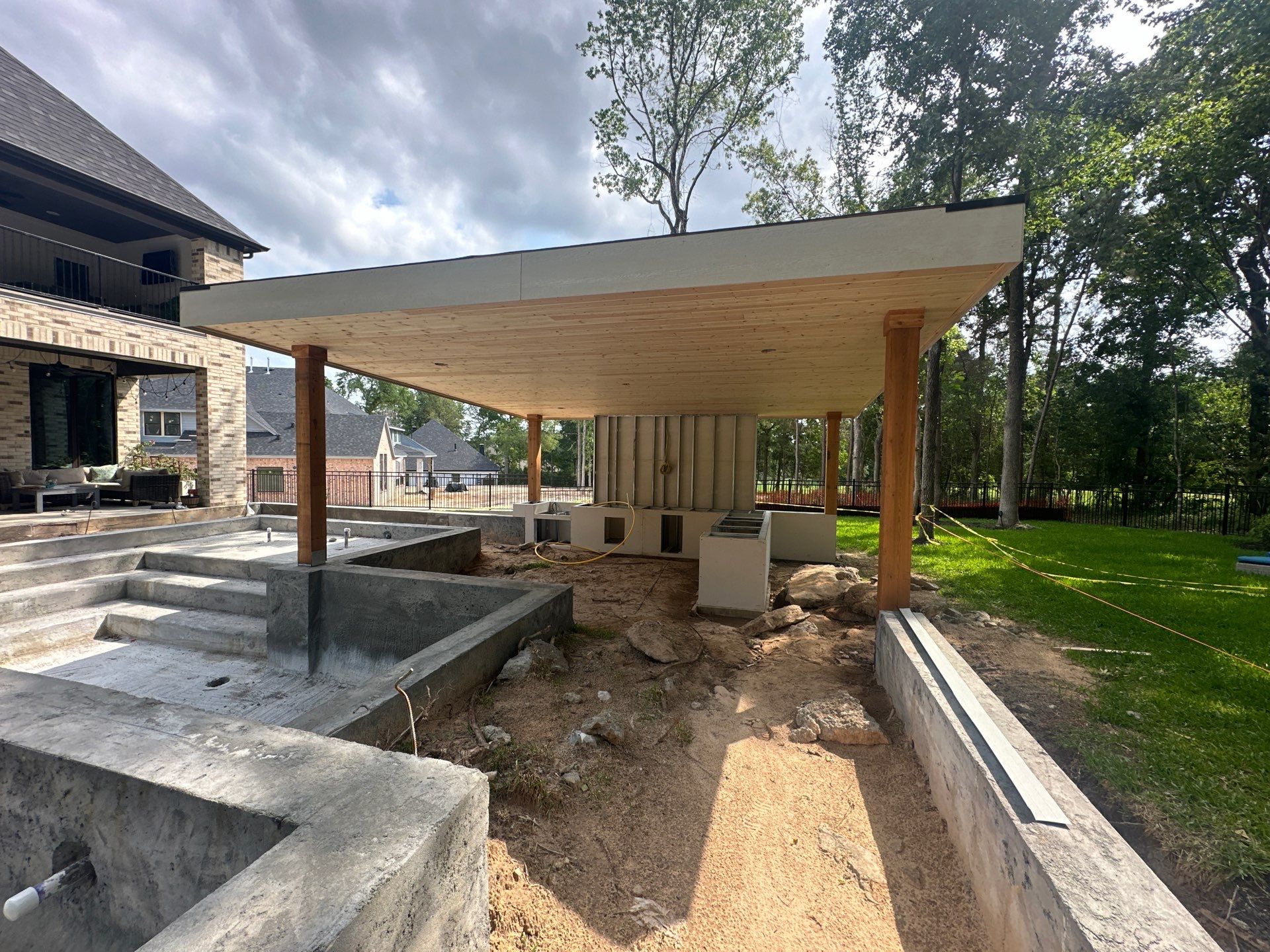 Modern Patio Cover and Kitchen in Montgomery by SophAlx LLC
