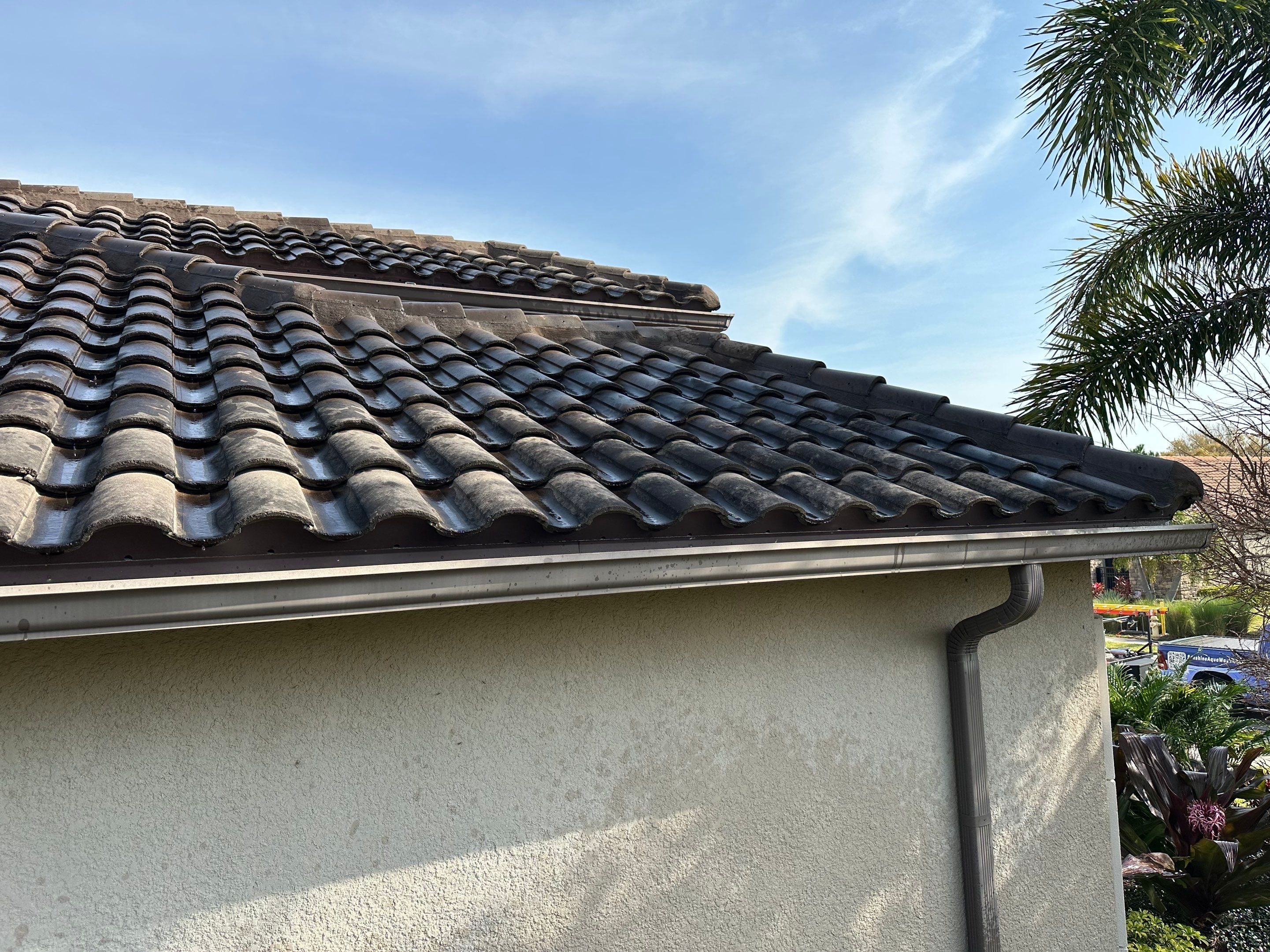Concrete Tile Roof, Paver Pool Deck, Screen Enclosure & Driveway Cleaning in Artisan Lakes Esplanade, Palmetto, FL | Sunshine AquaWash by Sunshine AquaWash