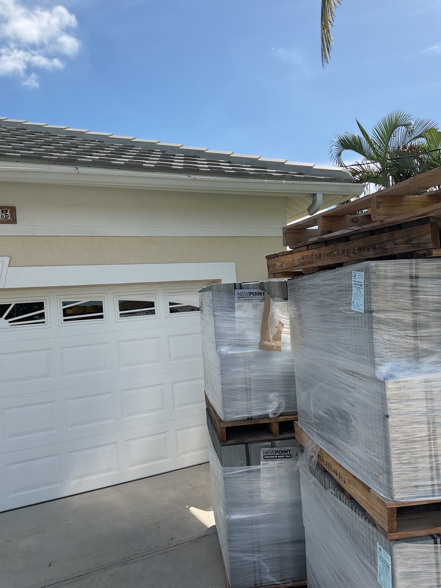 Seamless Gutters using Splash Guard in Cape Coral FL by Gutter Professors