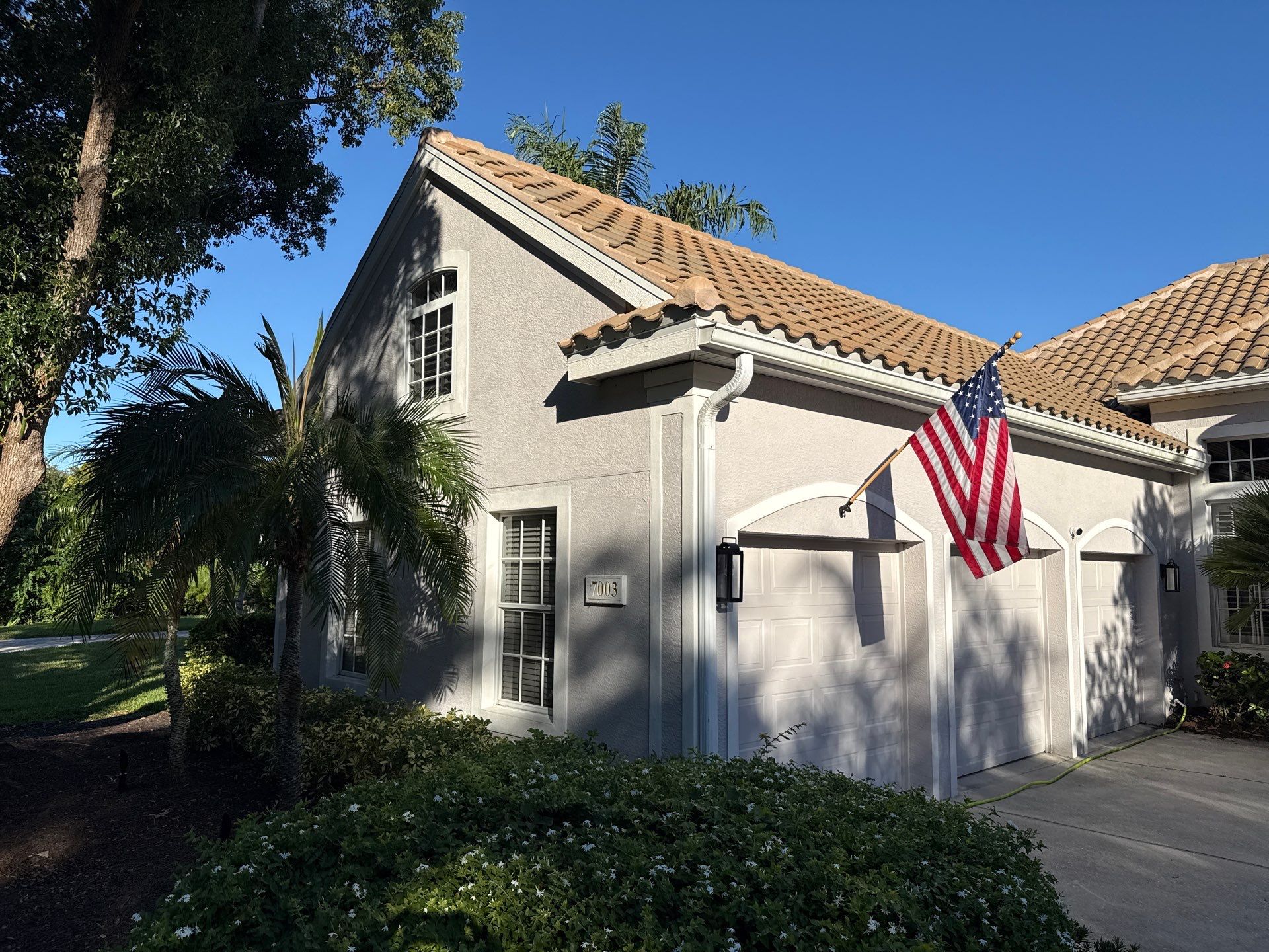 House Wash, Pool Deck & Screen Enclosure Cleaning | University Park, Sarasota FL by Sunshine AquaWash