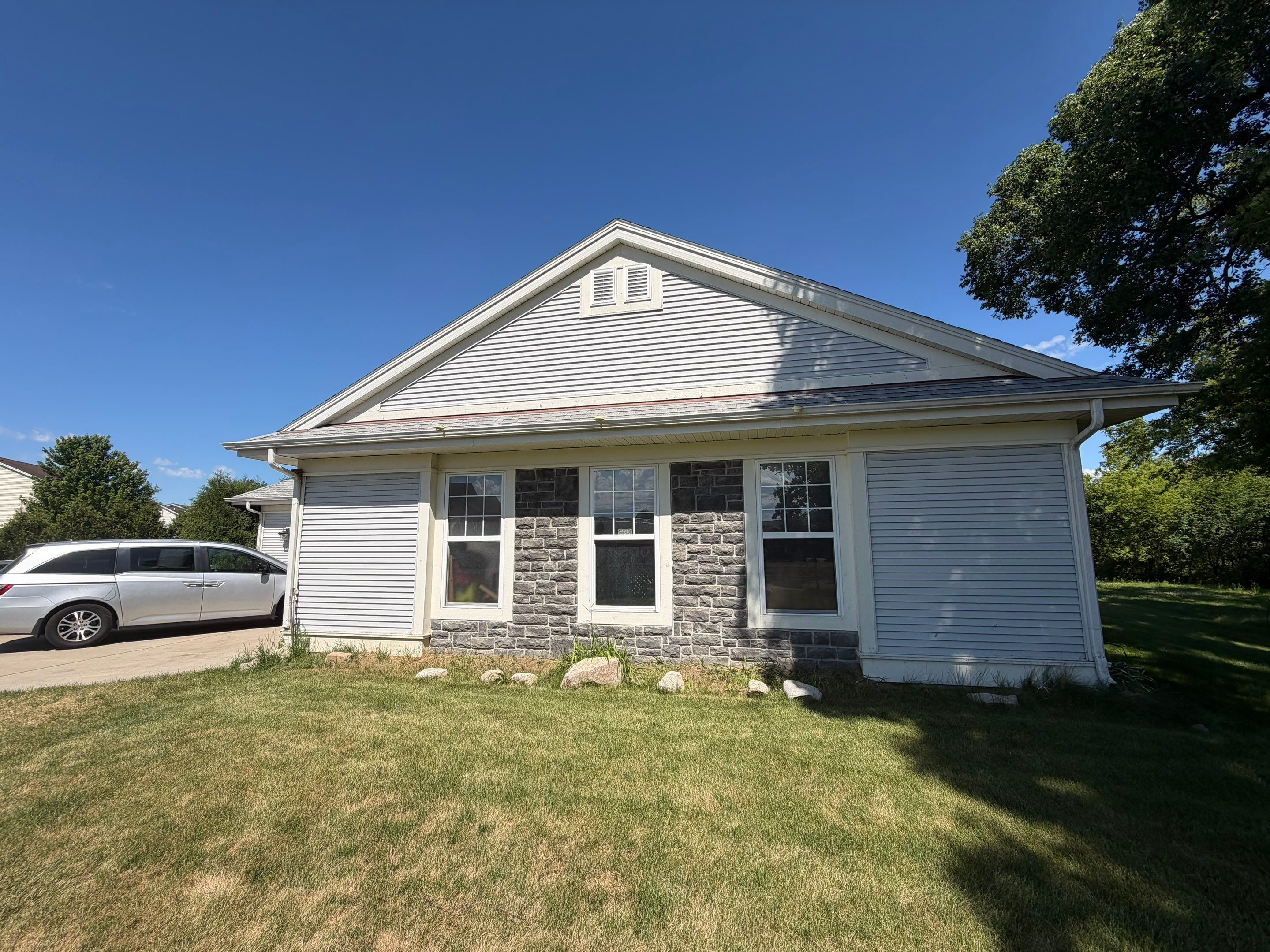 Vinyl Siding Replacement and Multi-Room Interior Renovation in Milwaukee by OCS Contracting Services