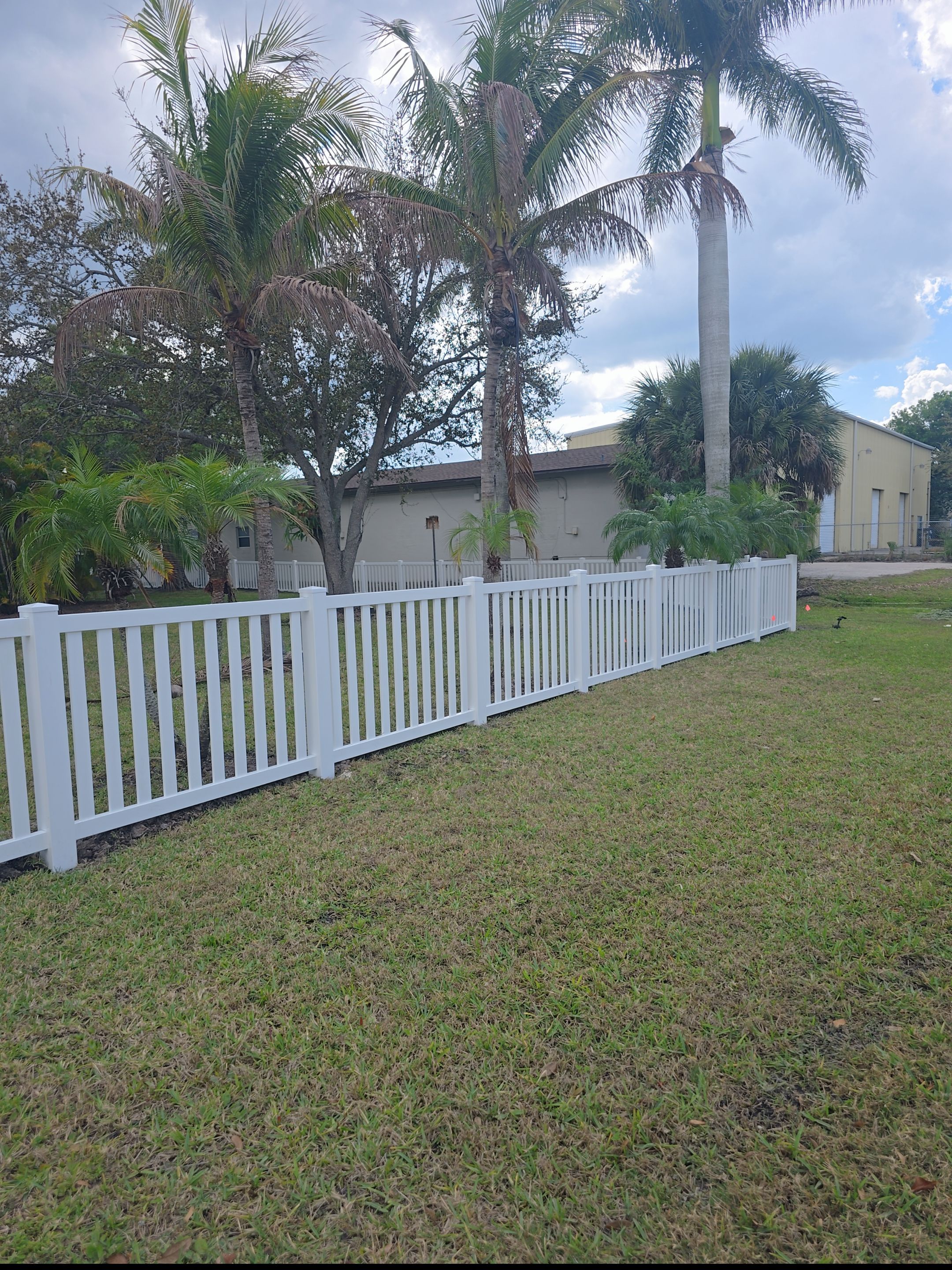 Vinyl Fence for Valerie's House by True Fence LLC
