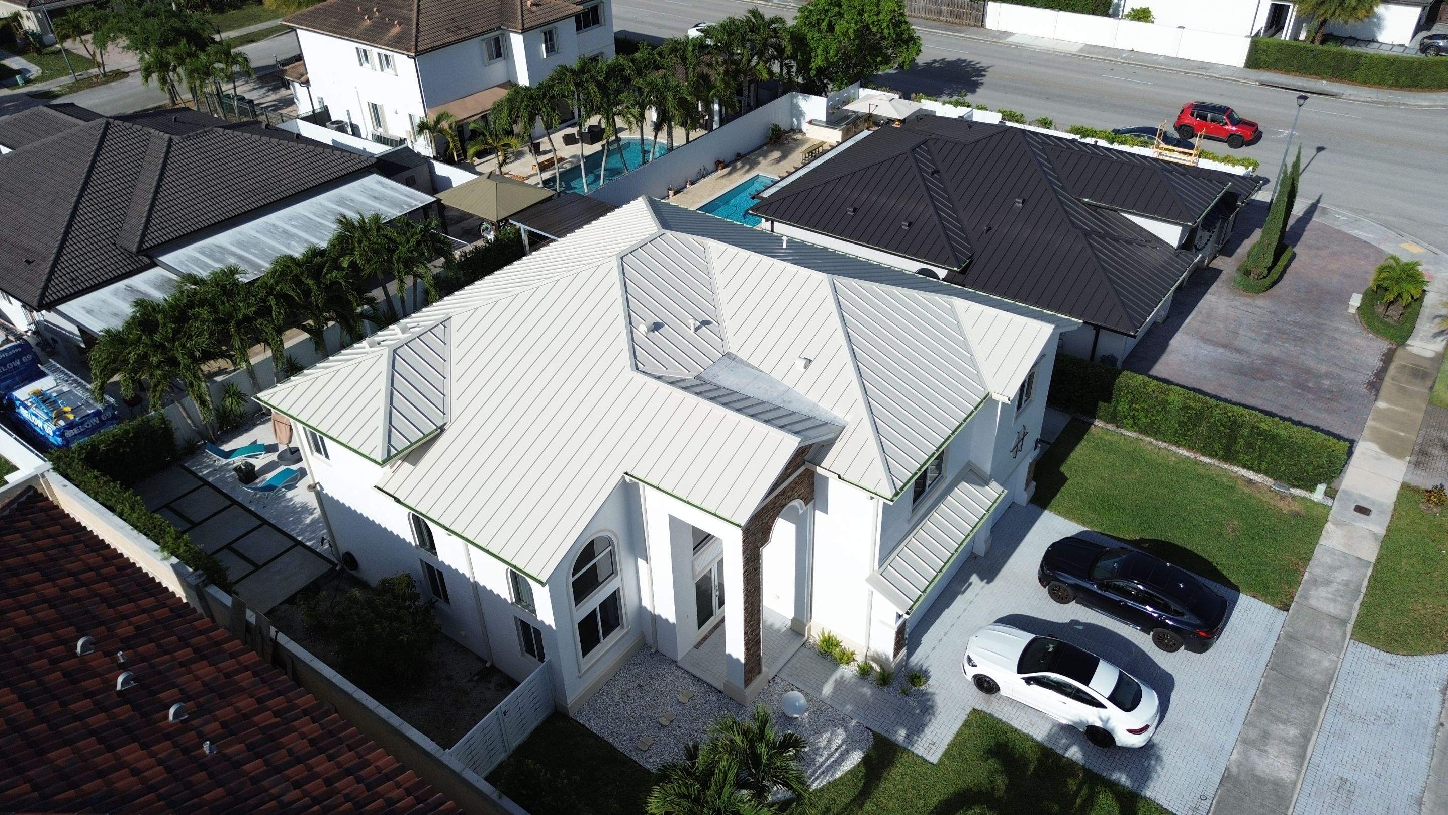 Metal Roof - Galvalume - Almond by Istueta Roofing