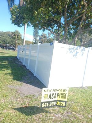Bradenton, FL 6ft. Tall White Vinyl Privacy Fence