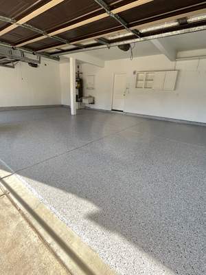 Garage Floor: Vinyl Chip using Light Grey