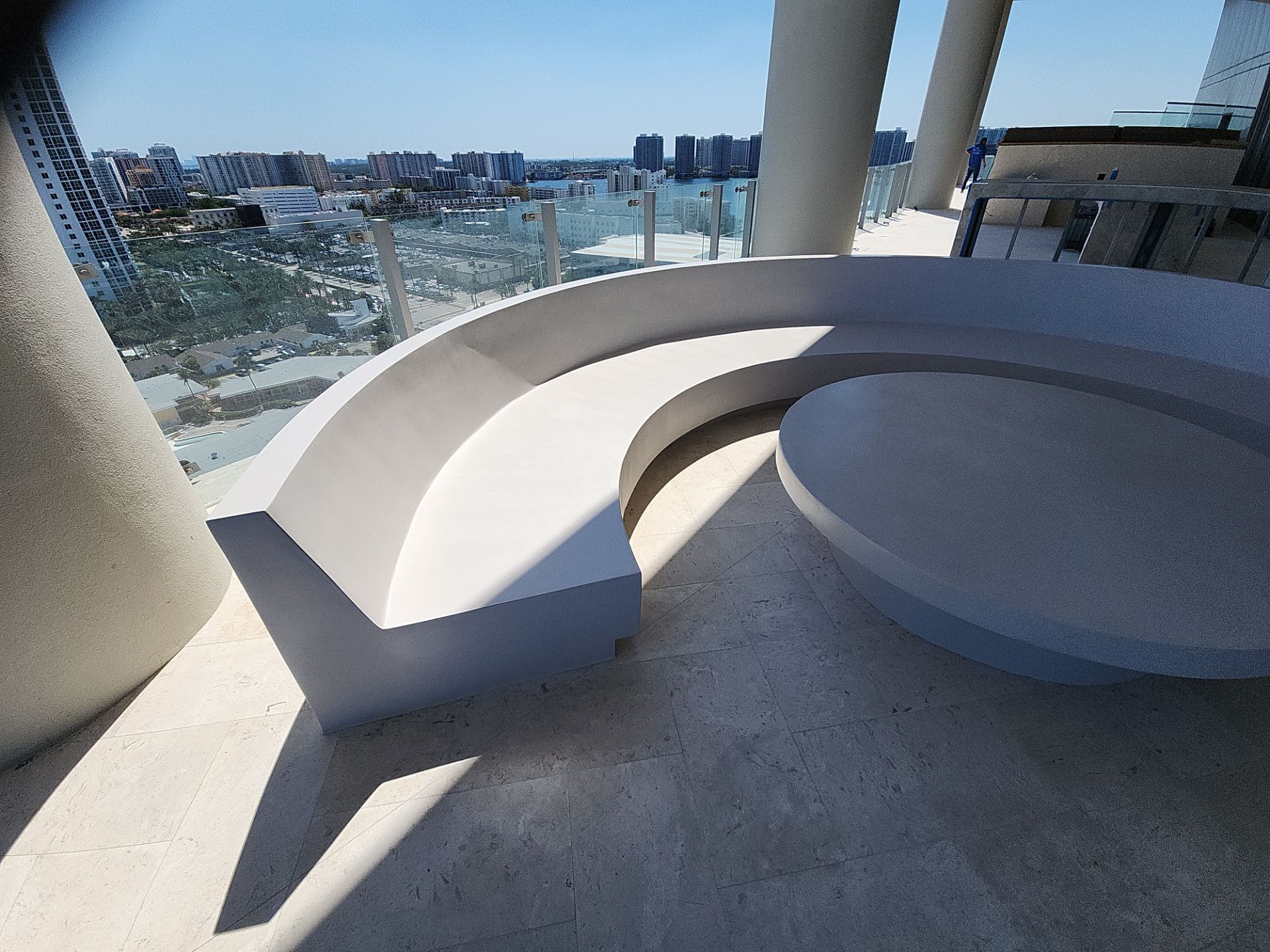 Microtopping over Furniture by Seamless Surfaces