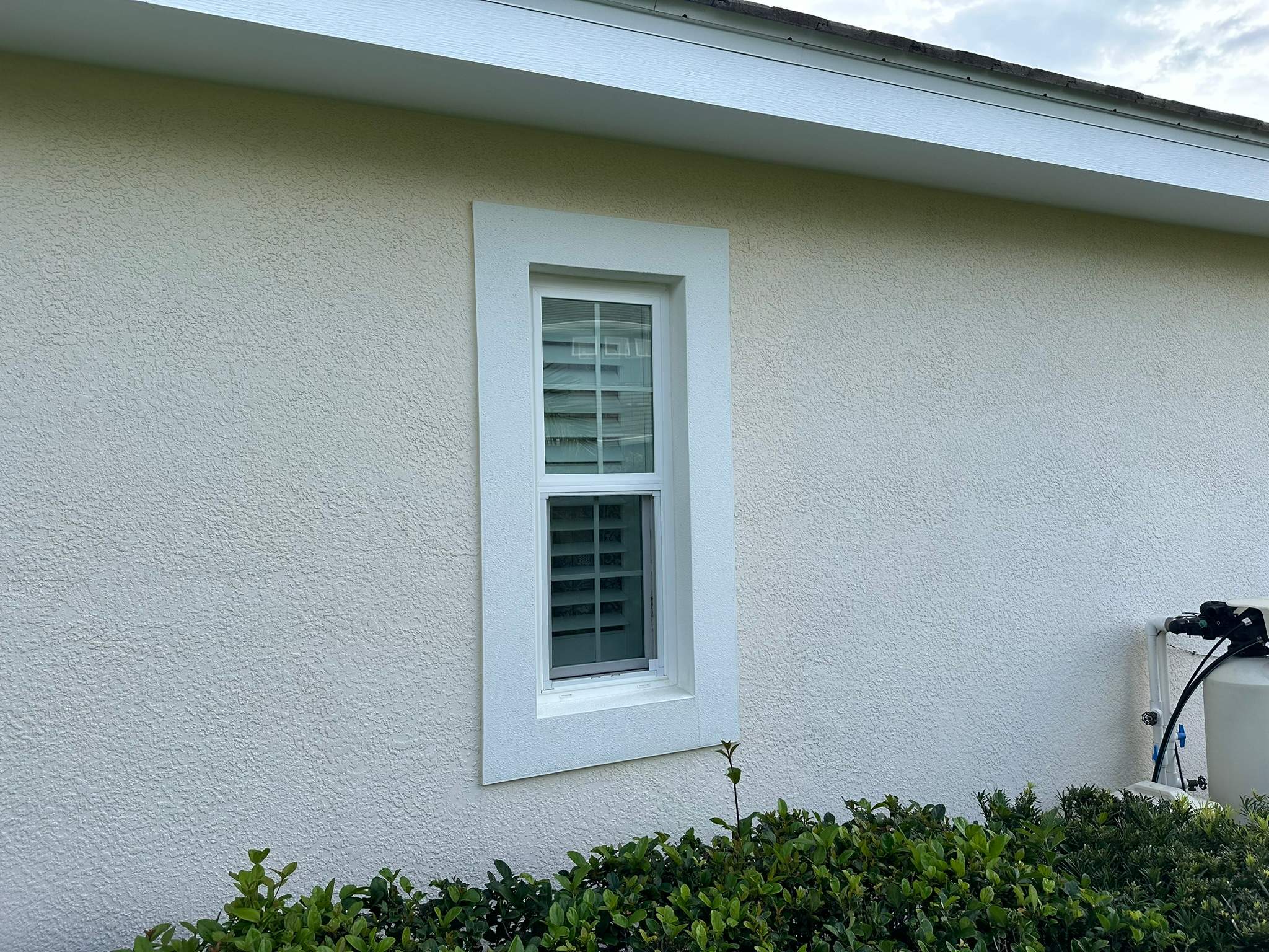 House Wash & Pool Screen Enclosure Cleaning in Winding River Community, Bradenton, FL | Sunshine AquaWash by Sunshine AquaWash