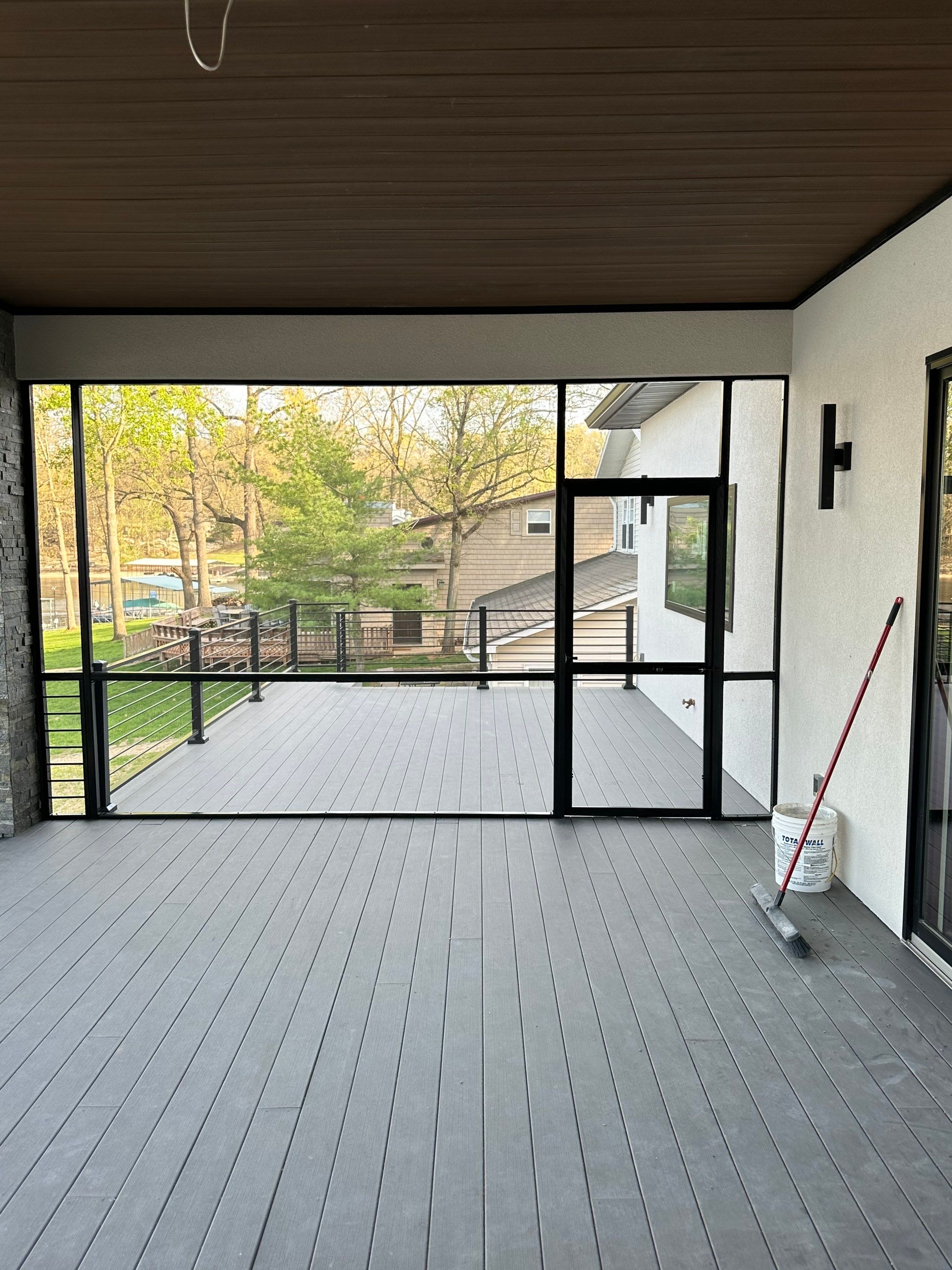 Residential Railing using Horizontal Rail by Edge Rail And Screen
