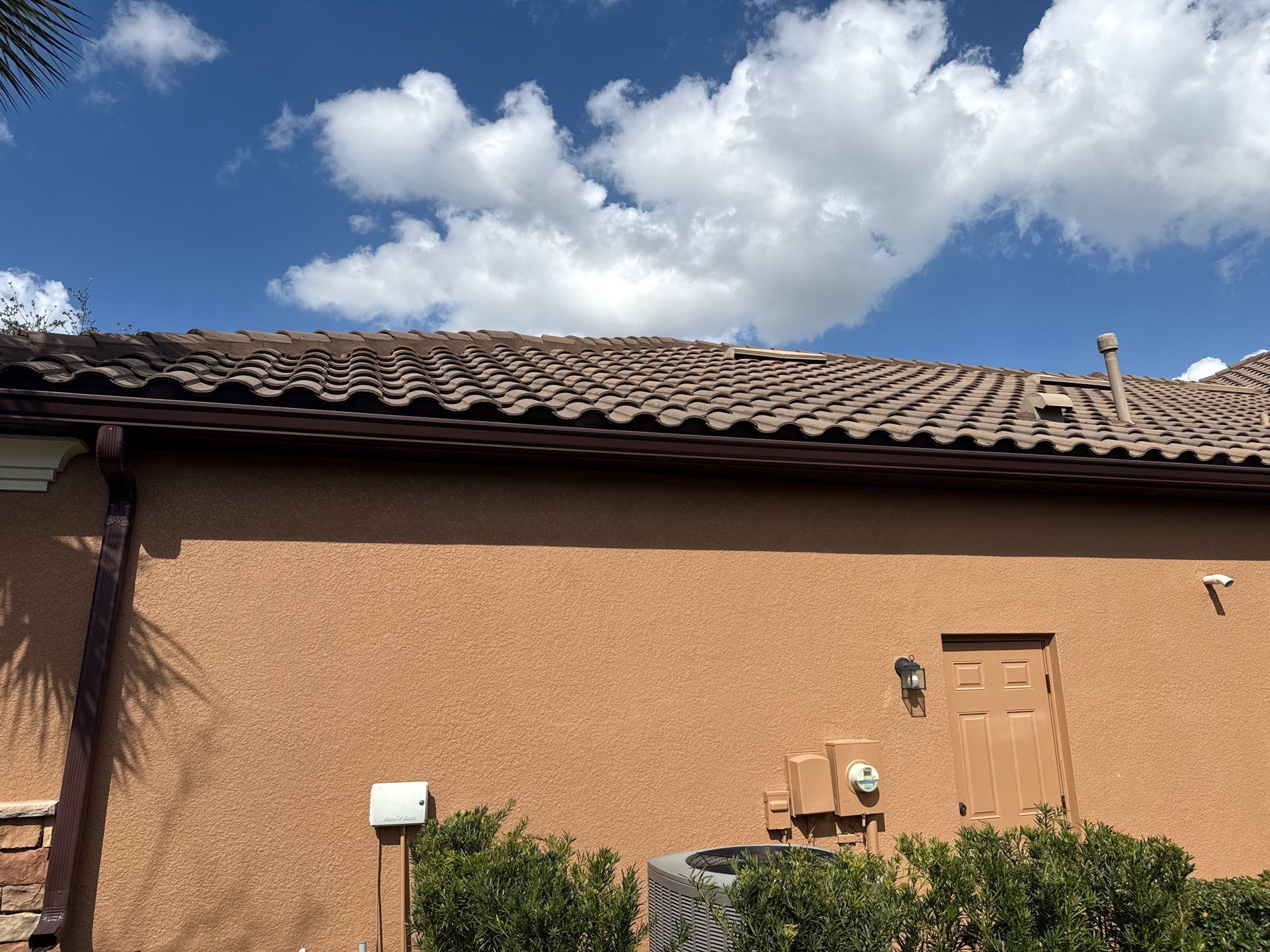 Tile Roof & Pool Deck Cleaning in Artisan Lakes Esplanade, Palmetto, FL – Sunshine AquaWash by Sunshine AquaWash