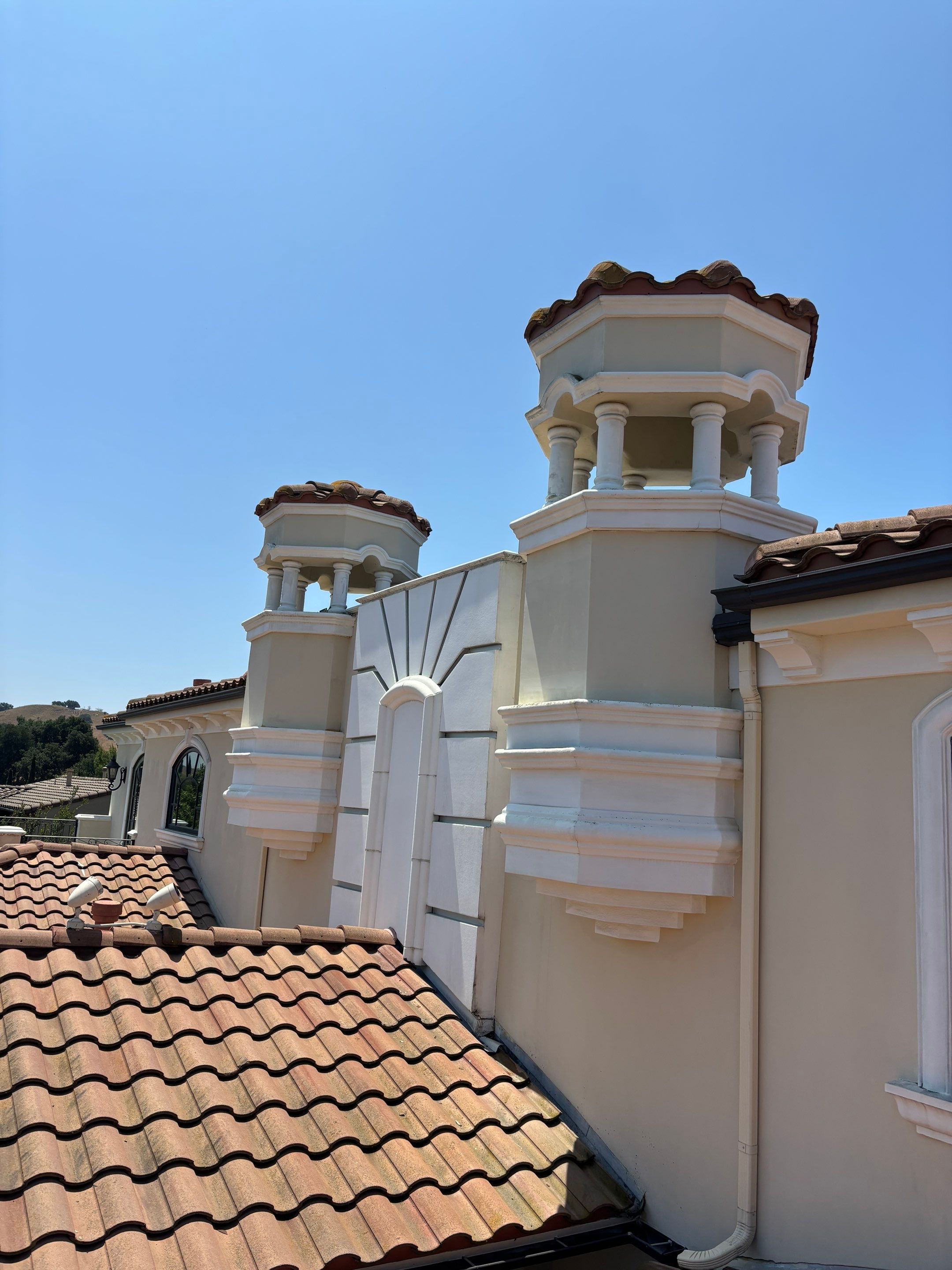 Mansion Exterior Pressure Washing by Pirate Pete’s Power Washing
