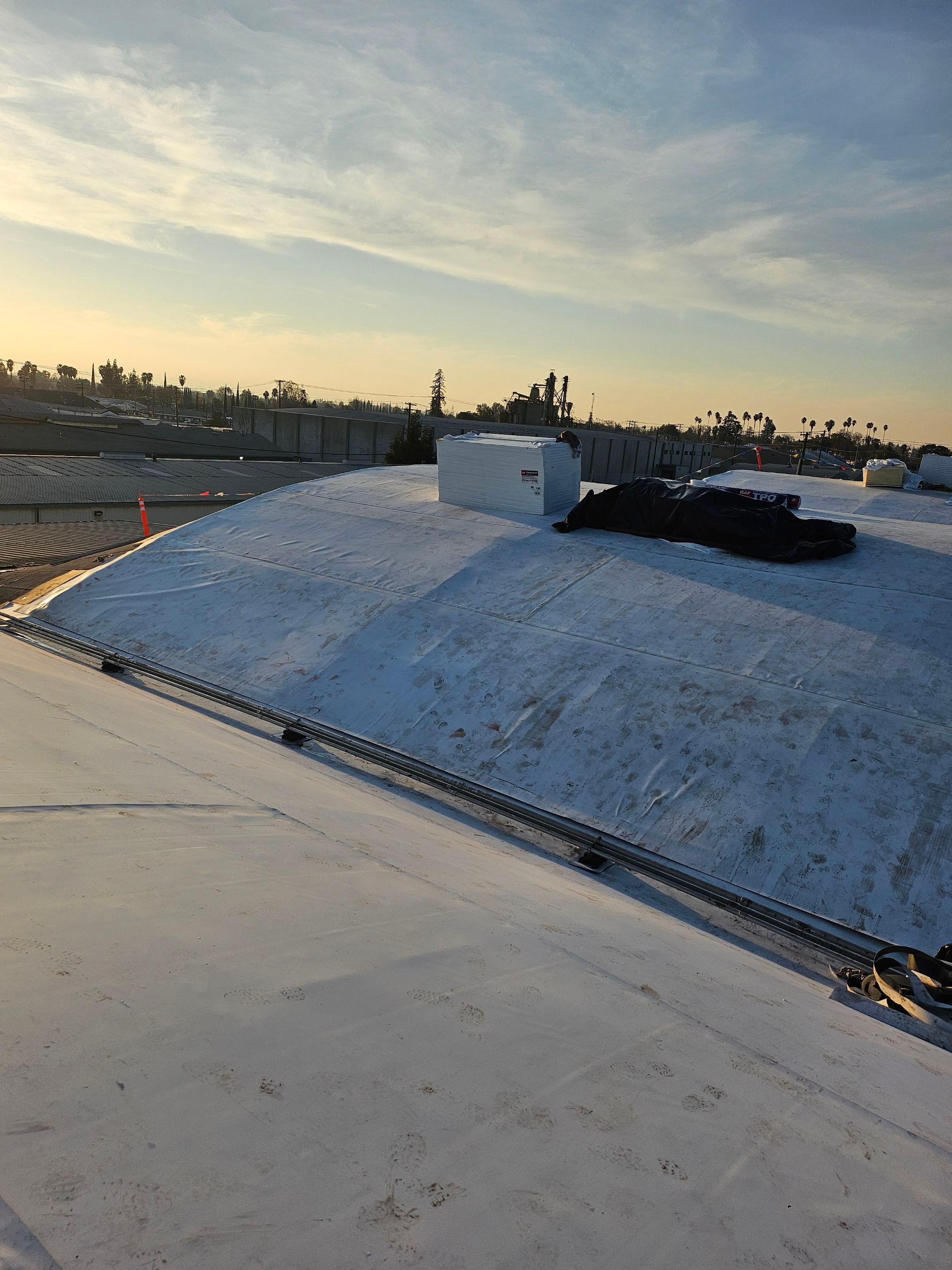 TPO single-ply roofing system using GAF Single-ply TPO 60 mil with 1.5 inch ISO board insulation by Straight Edge Roofing Inc