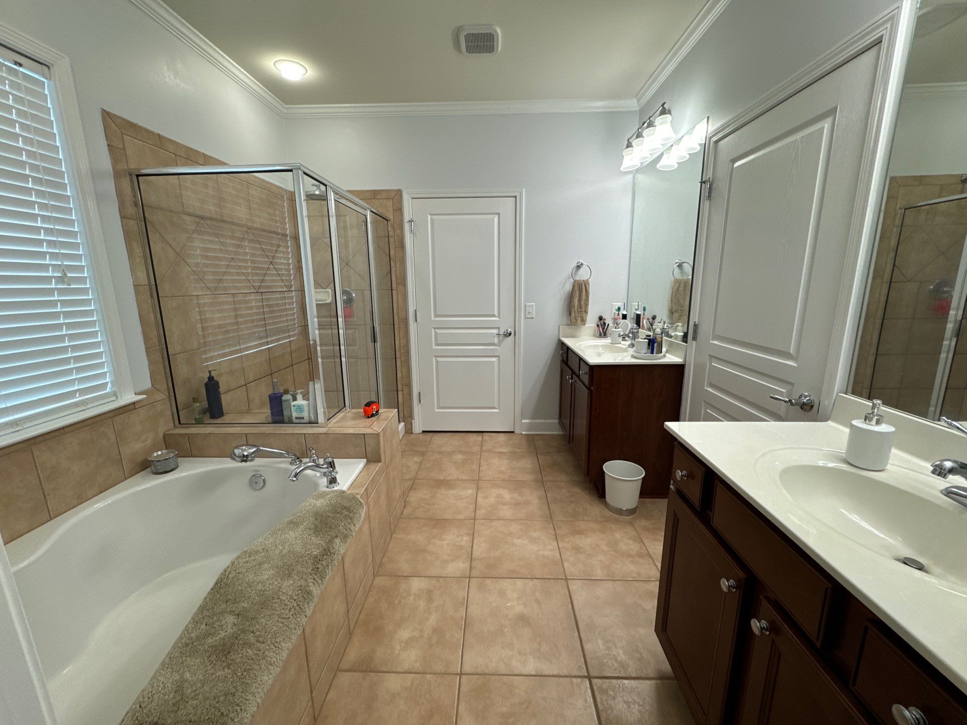 Master bathroom full renovation by Prudencio