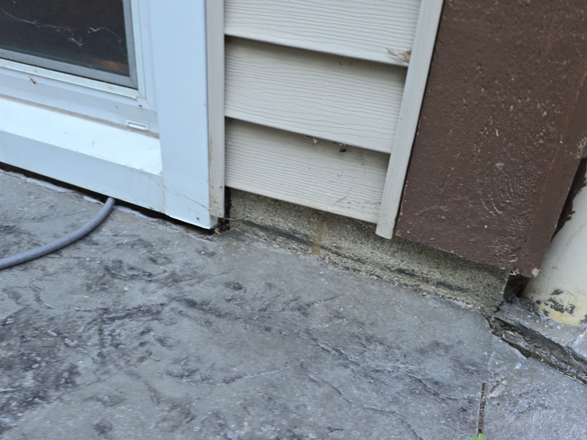 Embedded Fiber Reinforcement by Toledo Basement Repair 