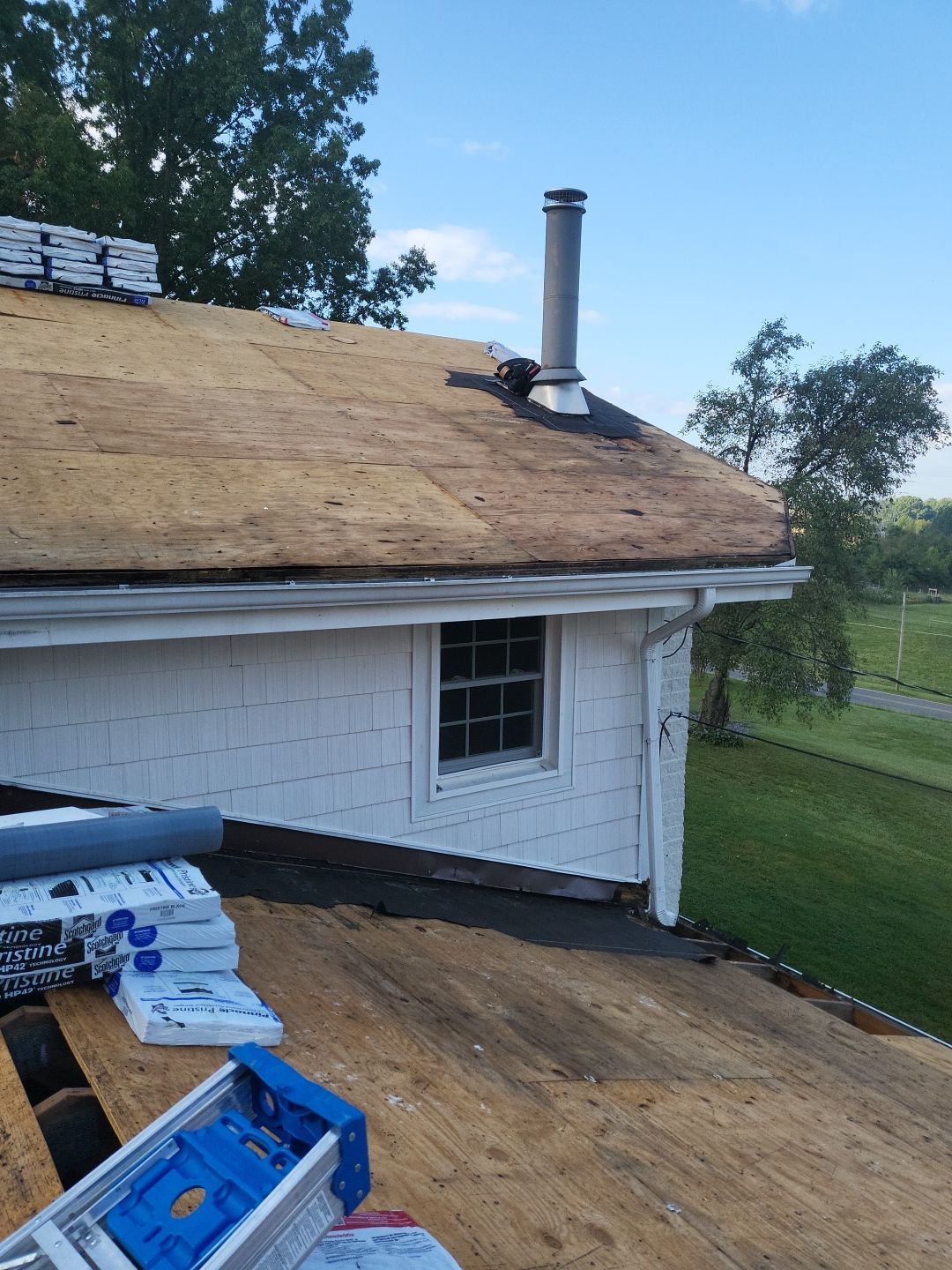 ATLAS PINNACLE COLOR: BLACK SHADOW by Eagle Eye Roofing