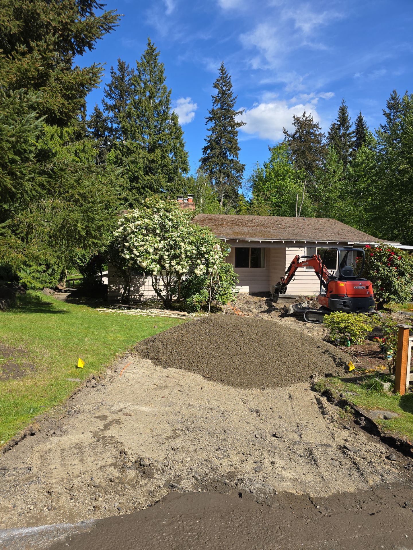Modern Entry Fence by Jireh Asphalt & Concrete Inc 