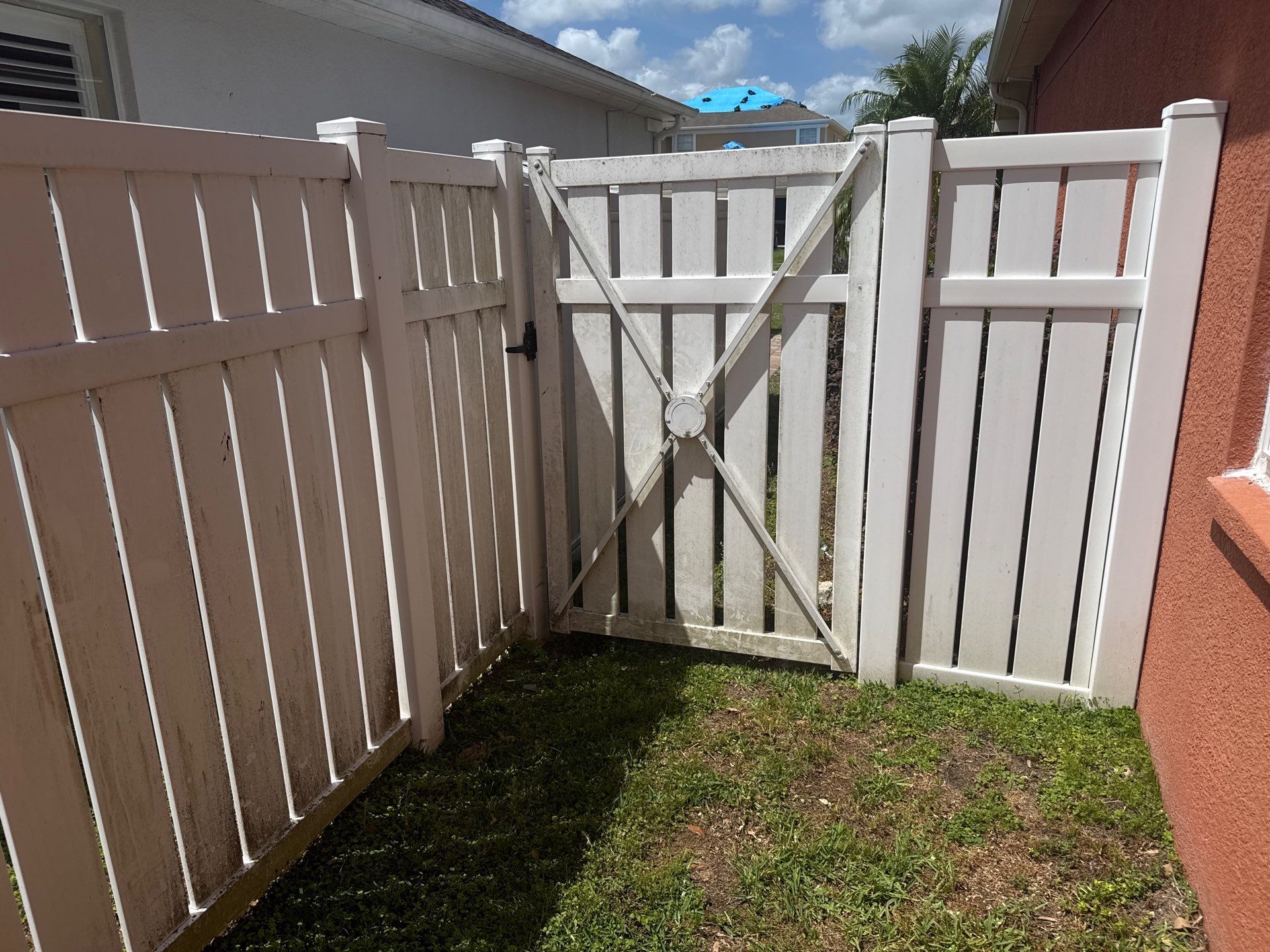 Vinyl Fence & Paver Patio Cleaning β Creekside Oaks, Parrish, FL by Sunshine AquaWash