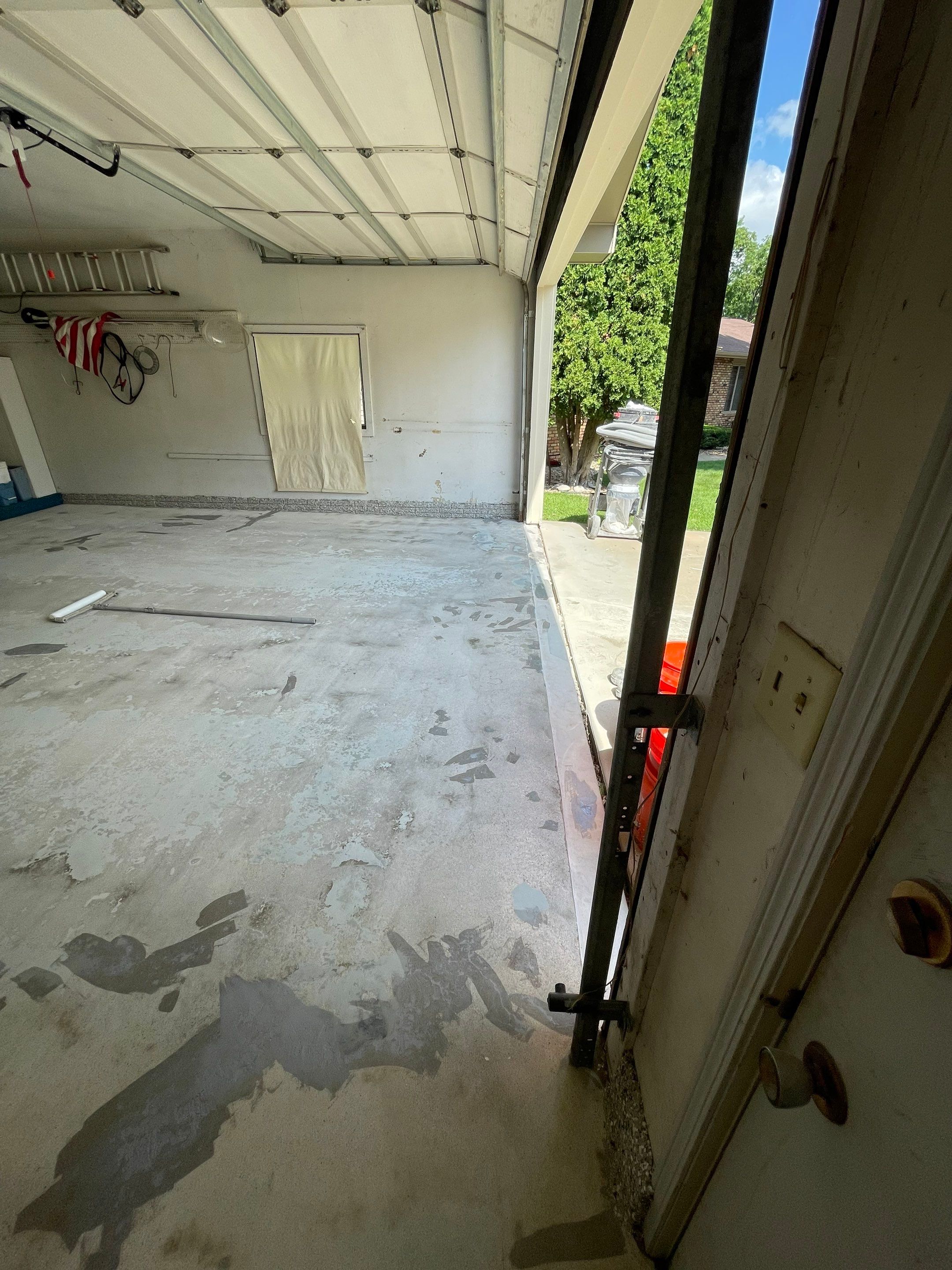 Custom Creekbed Garage Floor Coating in Sioux Falls by Select Painting, Coatings & Garage Cabinets
