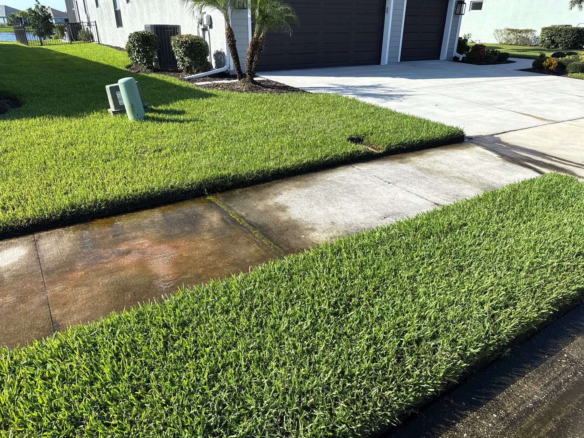 Concrete Driveway & Sidewalk Cleaning — Canoe Creek Community, Parrish, FL by Sunshine AquaWash
