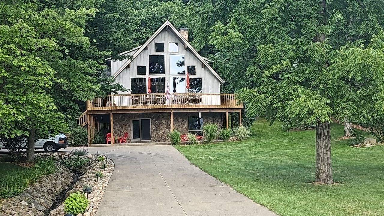 Owens Corning Color: Williamsburg Gray by Eagle Eye Roofing