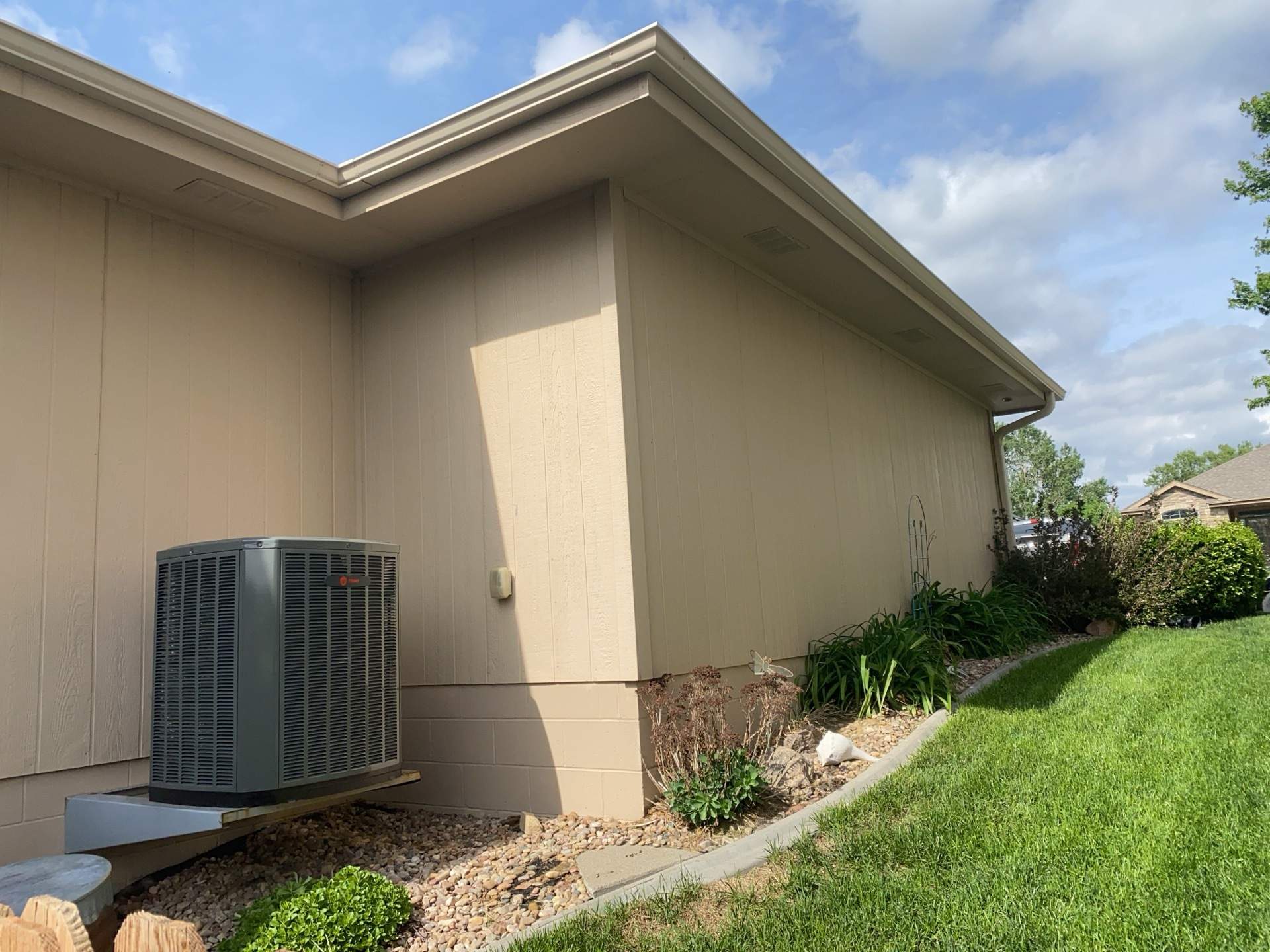 James Hardie Siding Replacement and Exterior Painting in Bellevue by Carps Complete Exteriors