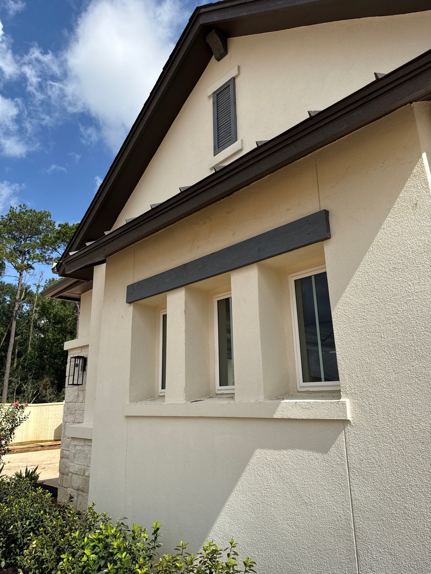 Magnolia Craftsmanship: Stucco and Foam Accents with Stone Integration by Apex Conventional Stucco Llc